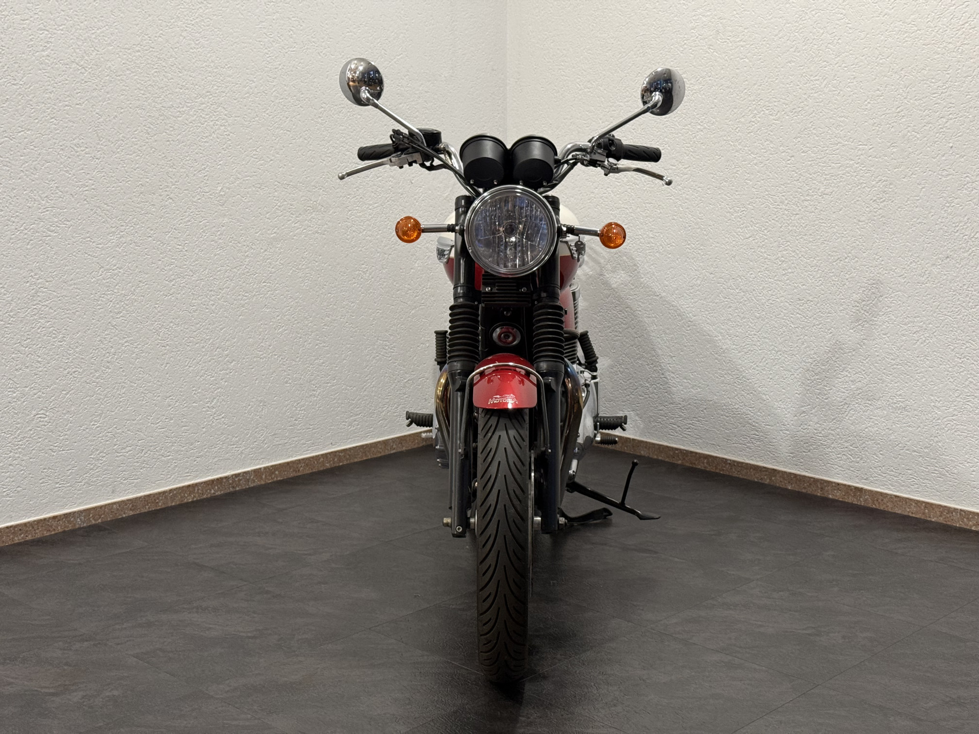 TRIUMPH Bonneville 900-image-1