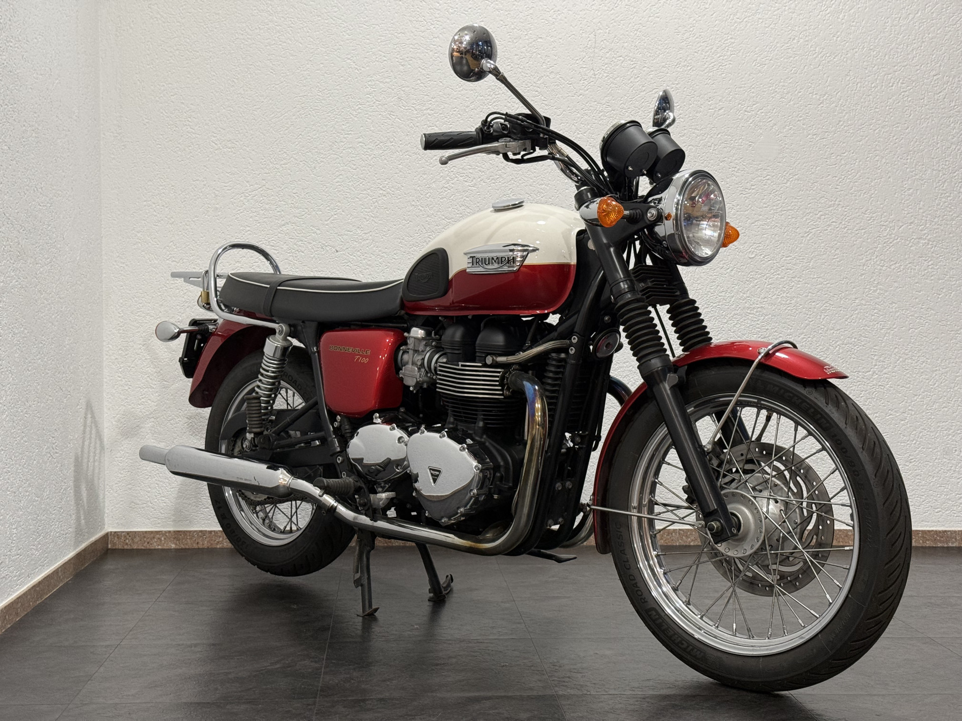 TRIUMPH Bonneville 900-image-0