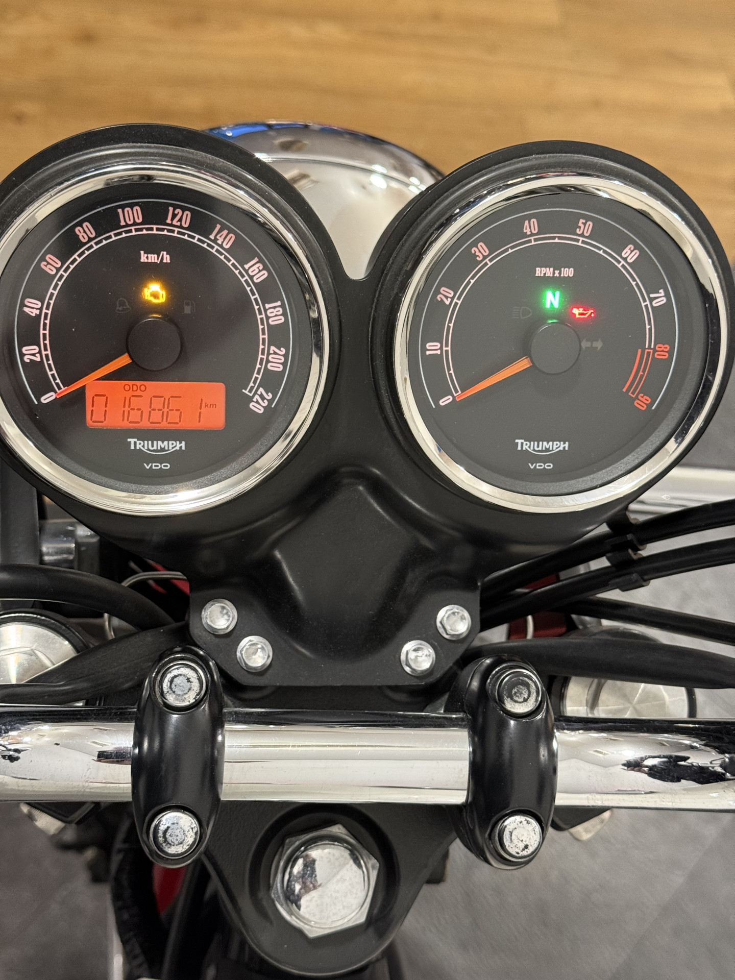 TRIUMPH Bonneville 900-image-3