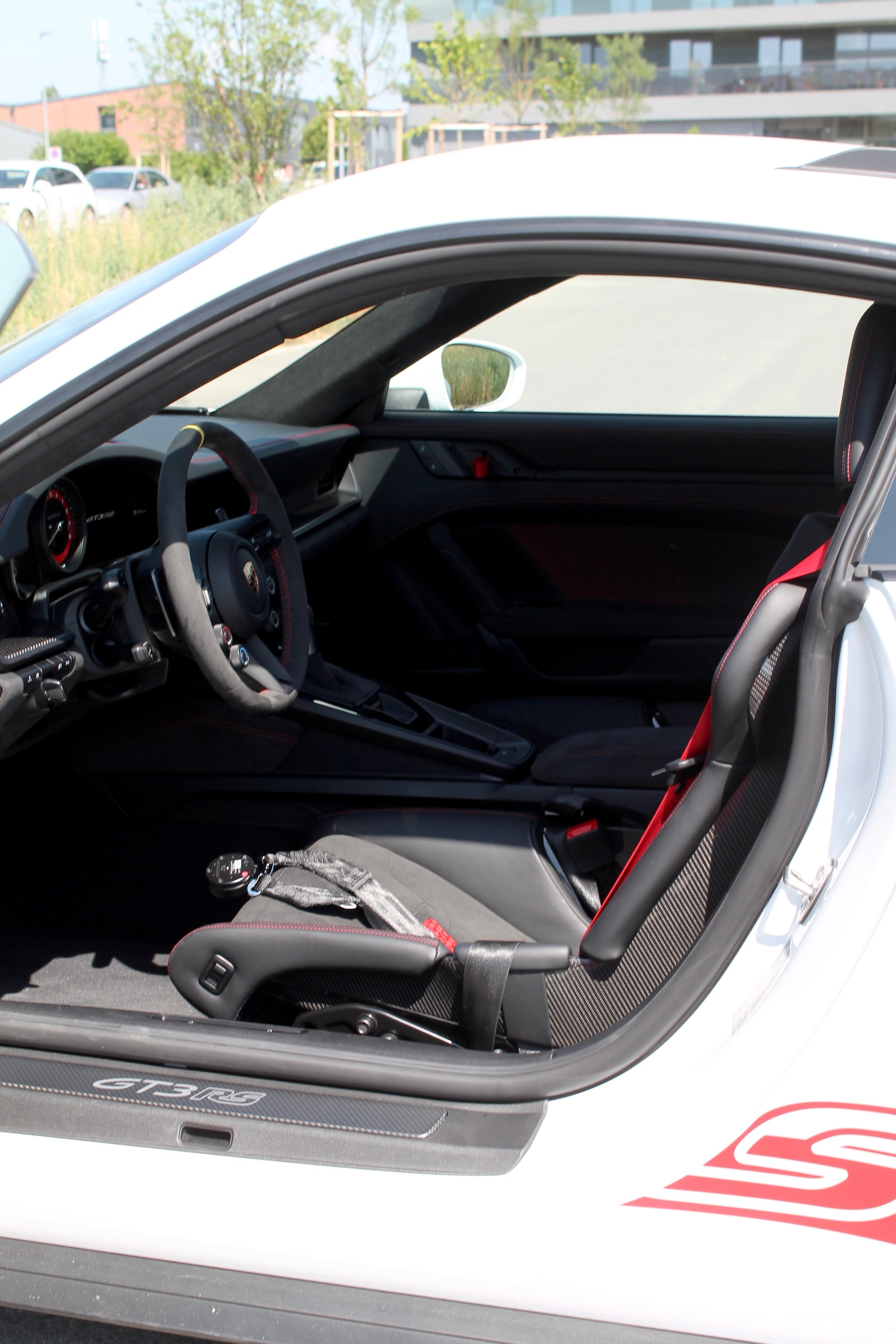 PORSCHE 911 GT3 RS-image-8