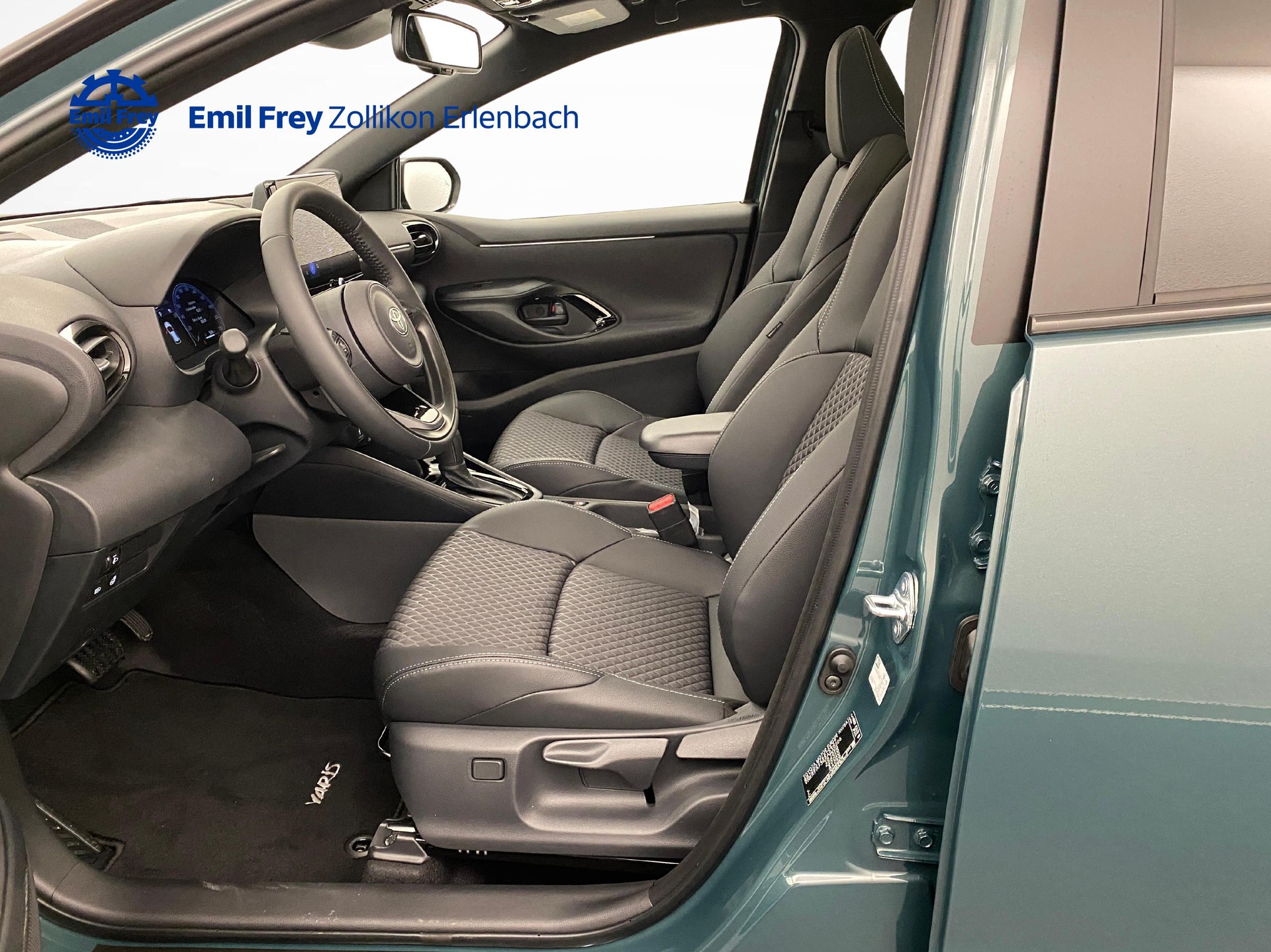 TOYOTA Yaris 1.5 VVT-i HSD Premium-showroom-element-1