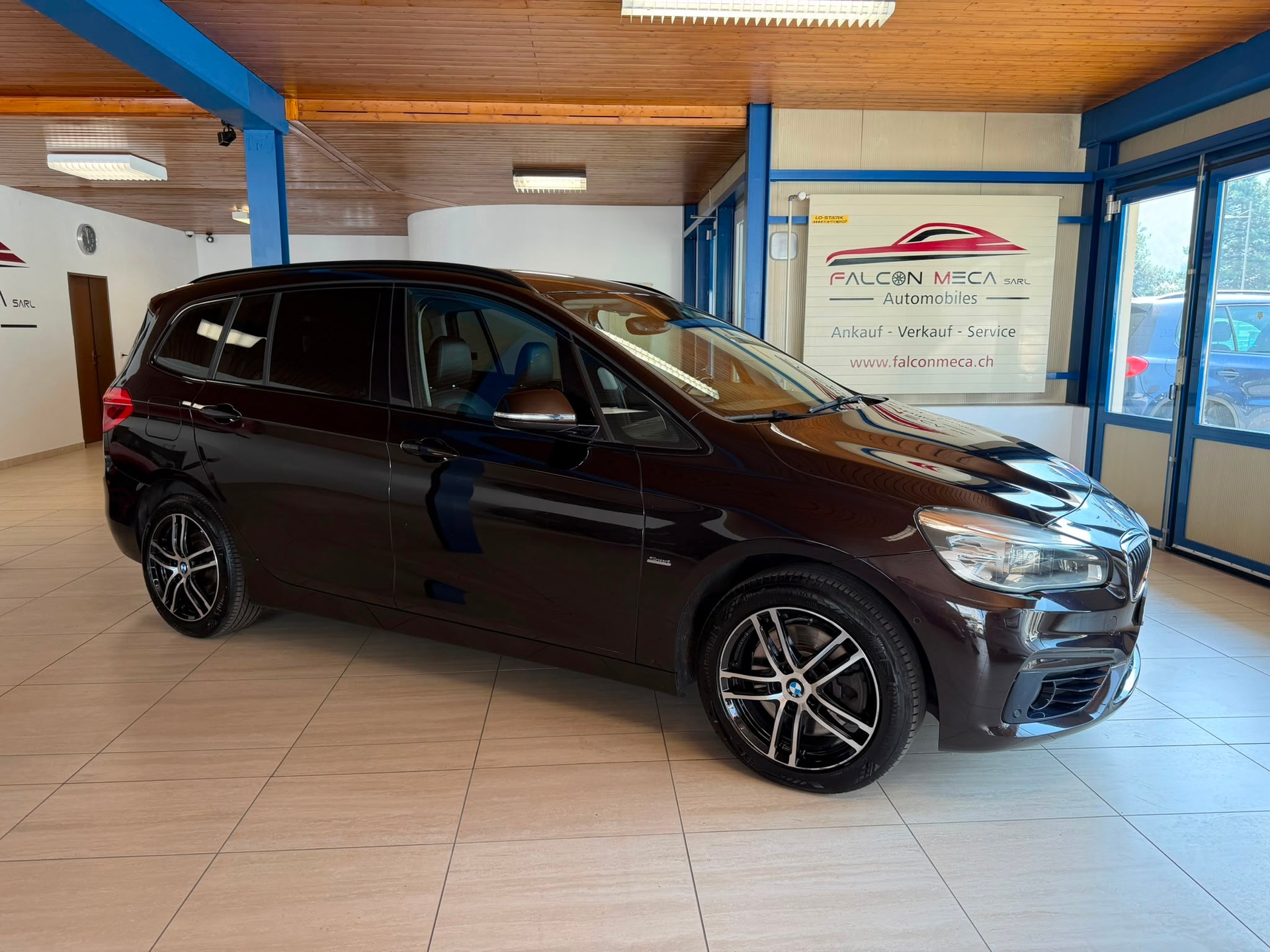 BMW 220d xDrive Gran Tourer Sport Line Steptronic-showroom-element-1