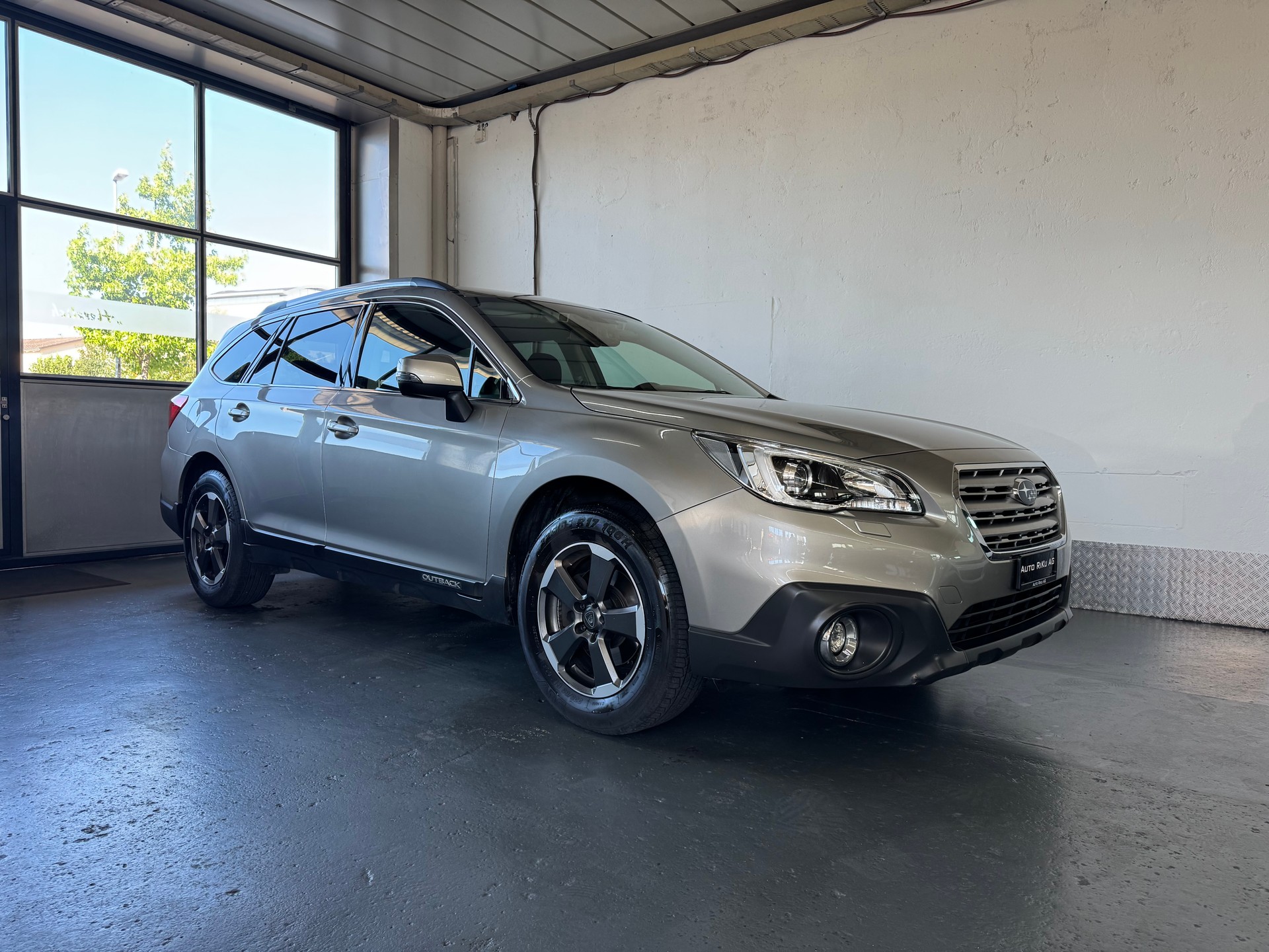 SUBARU Outback 2.0D Swiss AWD Lineartronic-showroom-element-1