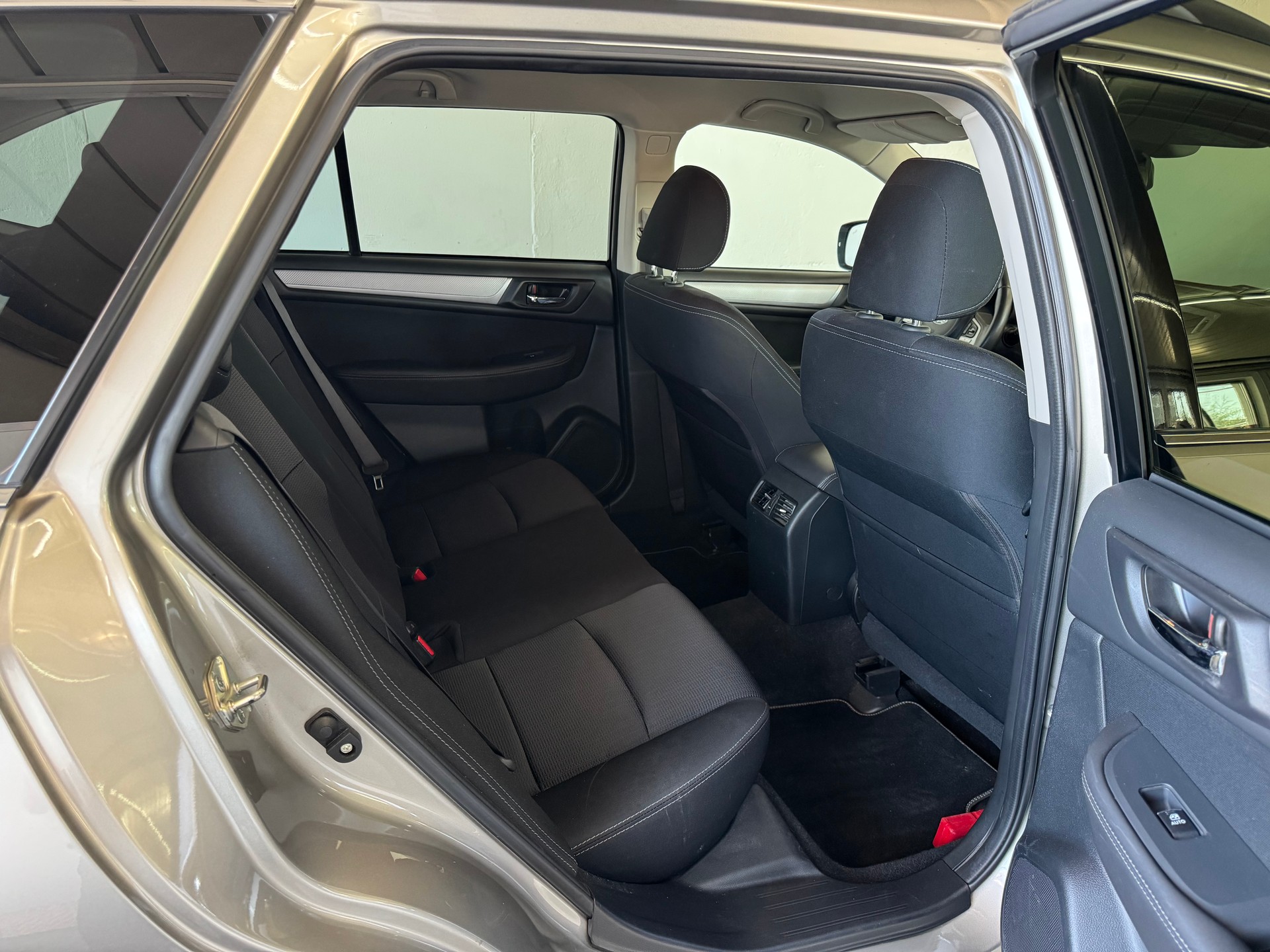 SUBARU Outback 2.0D Swiss AWD Lineartronic-image-23
