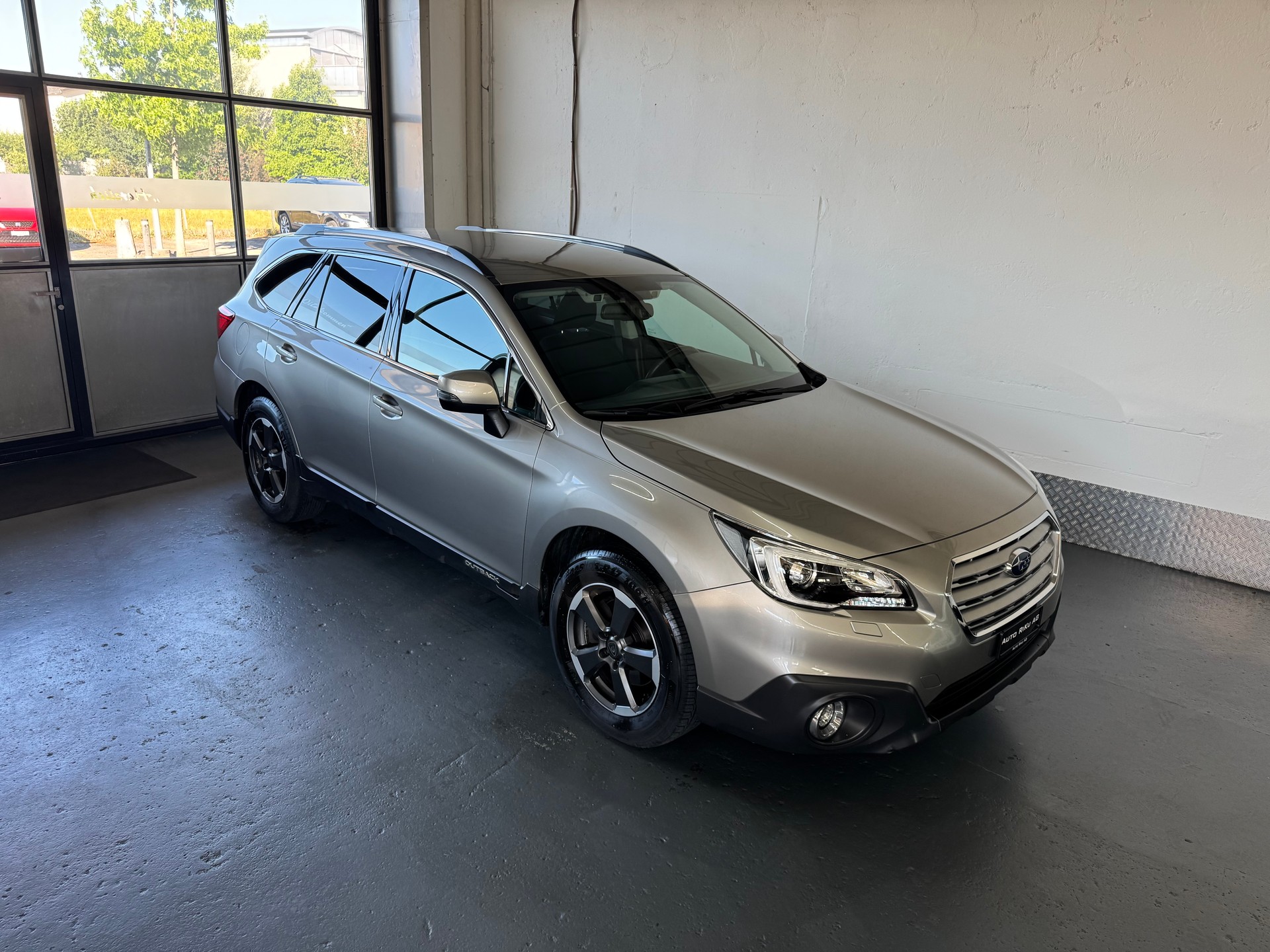 SUBARU Outback 2.0D Swiss AWD Lineartronic