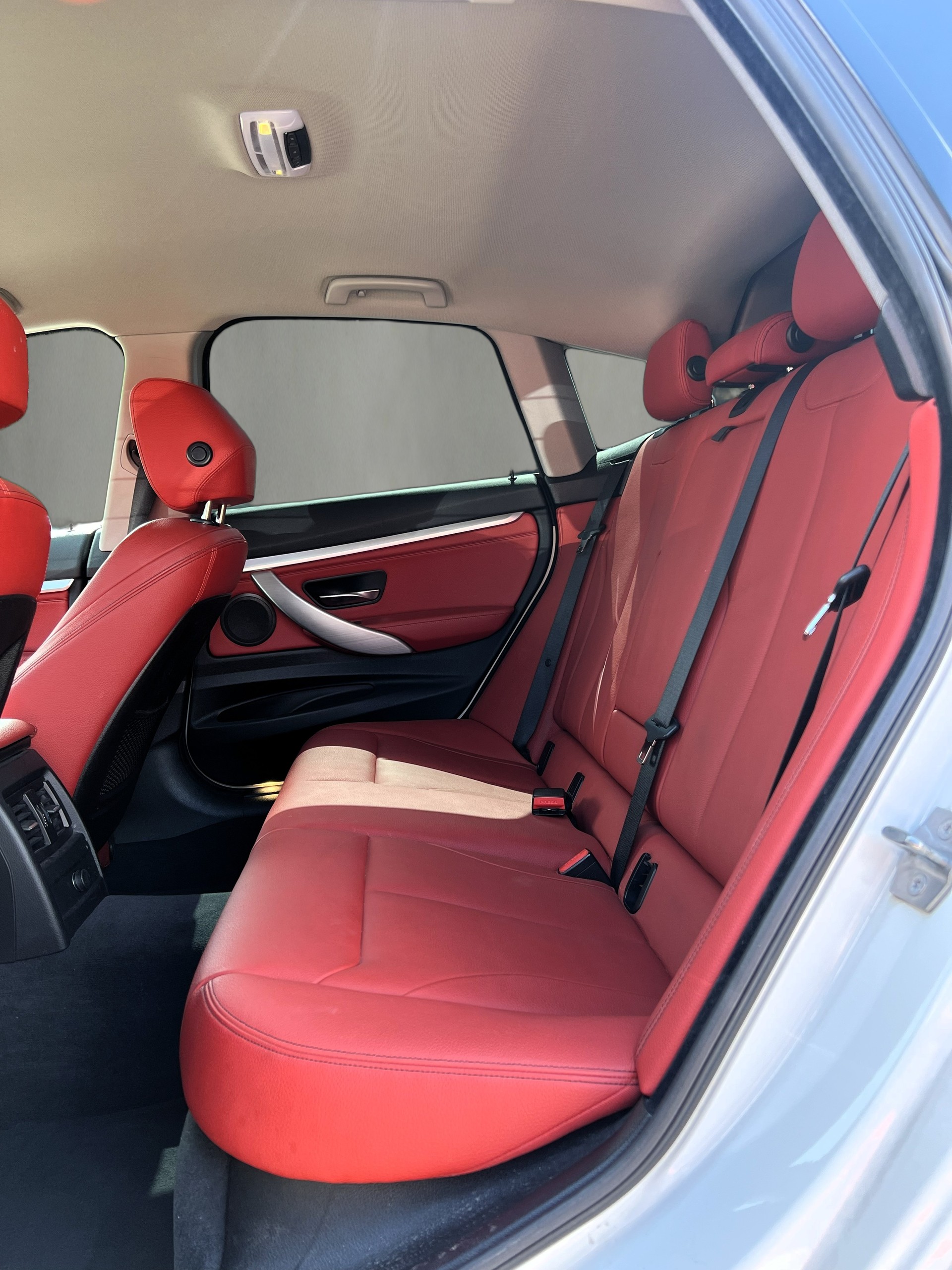 BMW 320d GT Sport Line Steptronic-image-12