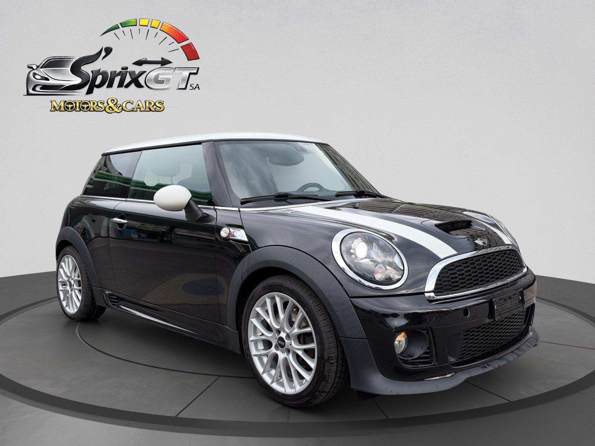 MINI Cooper S-showroom-element-1