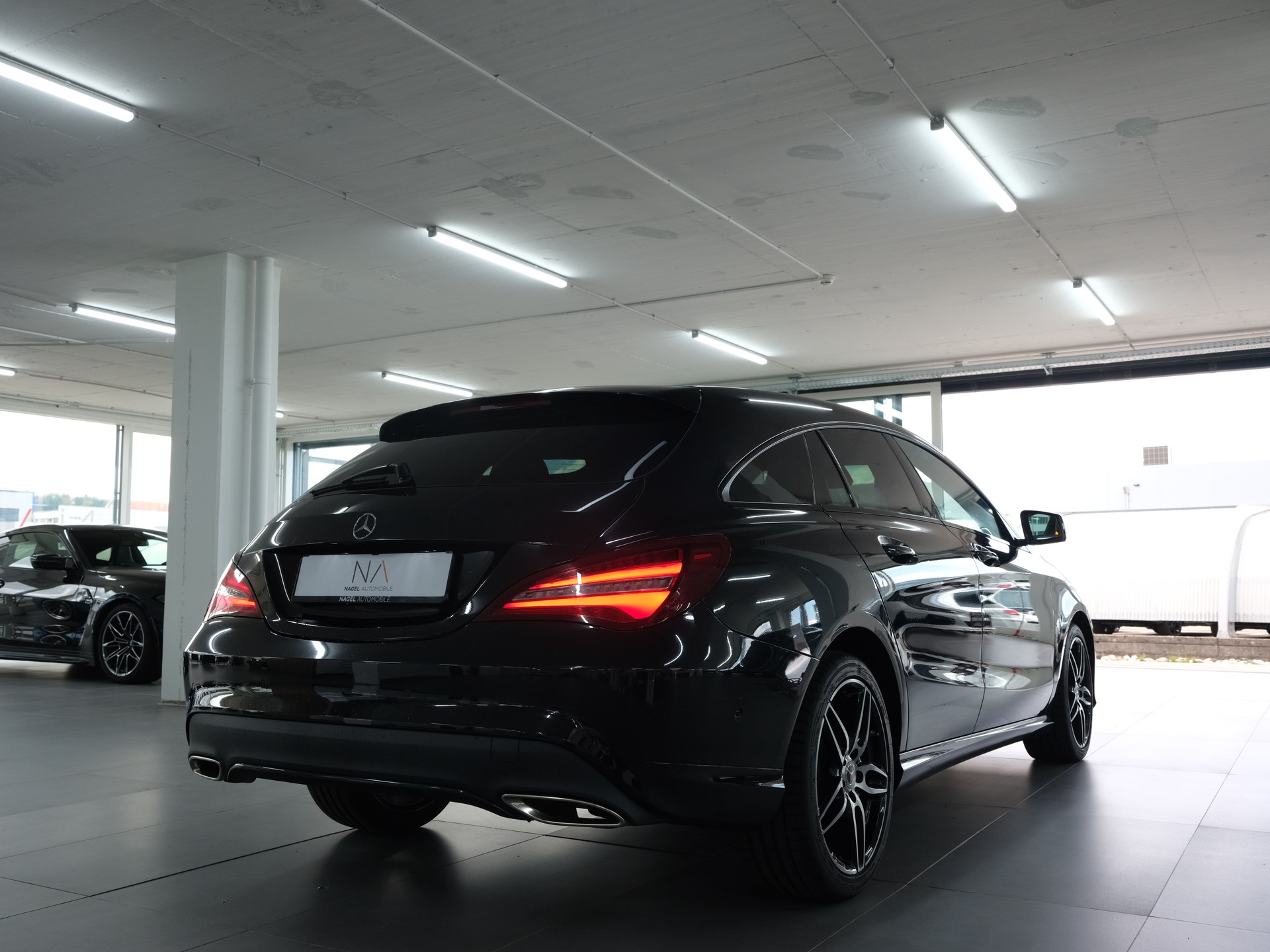 MERCEDES-BENZ CLA Shooting Brake 200 AMG Line 7G-DCT *Panorama* *Rückfahrkamera* *Night Star*-showroom-element-2