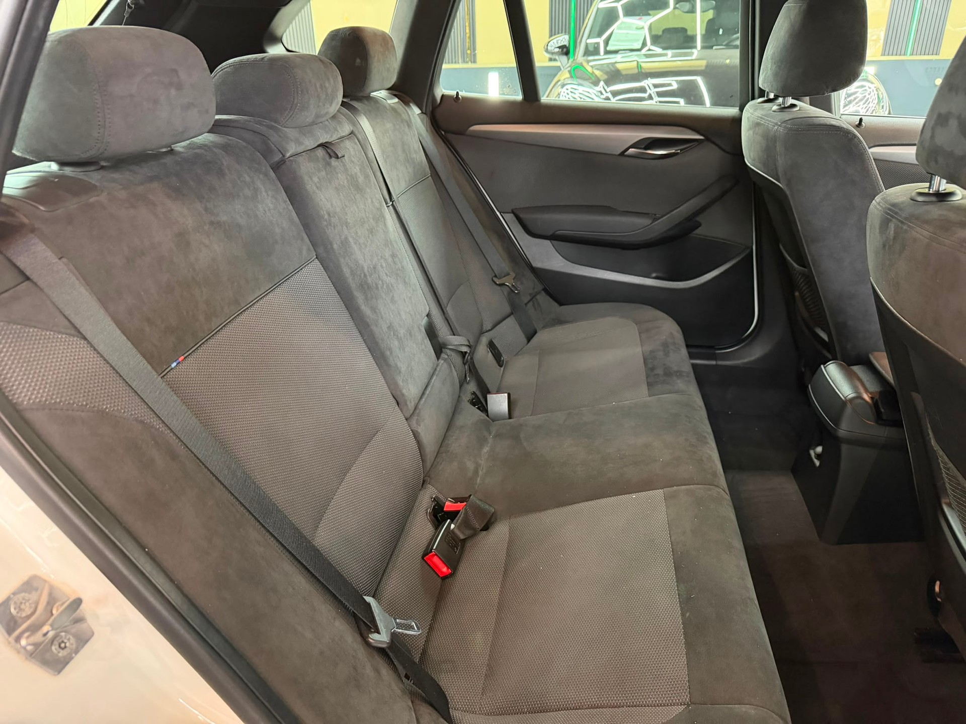 BMW X1 xDrive 28i Steptronic-image-14