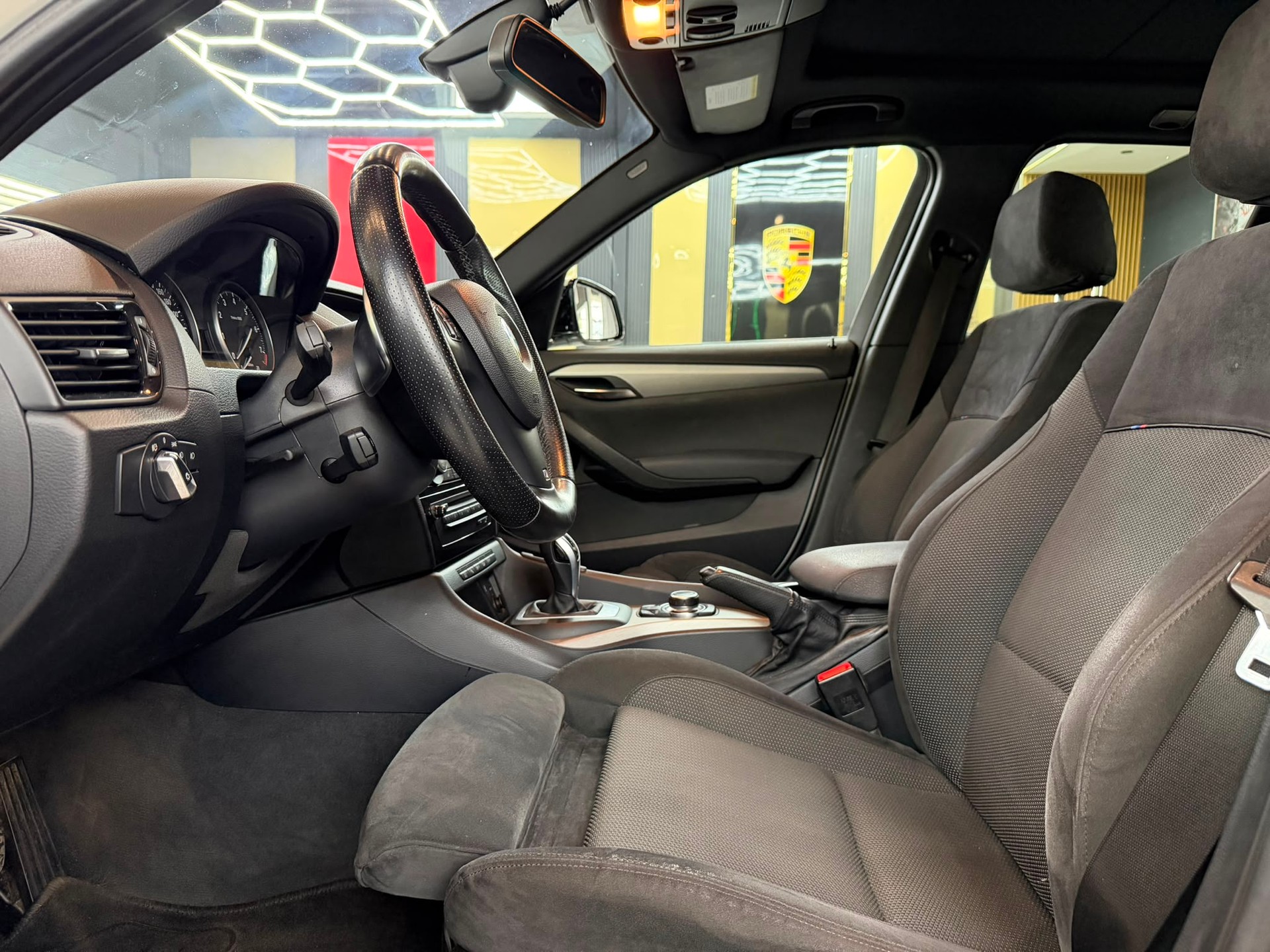 BMW X1 xDrive 28i Steptronic-image-9