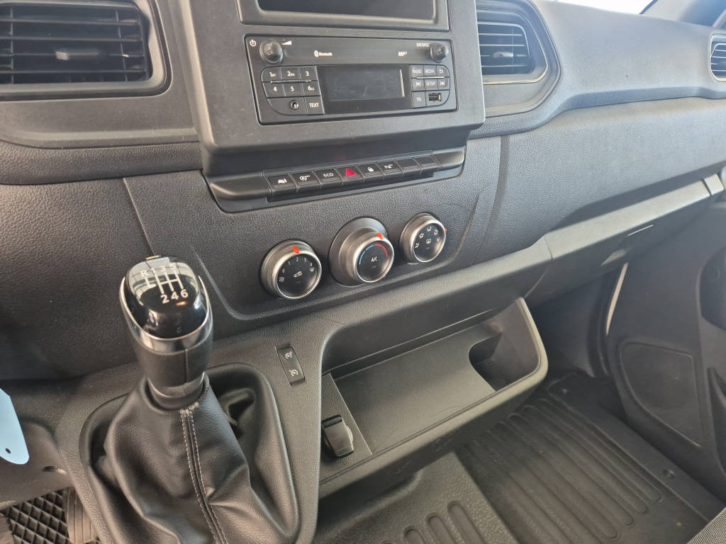 RENAULT Master Kombi 3.0 t L1H1 2.3 dCi 135 TwinTurbo-image-12