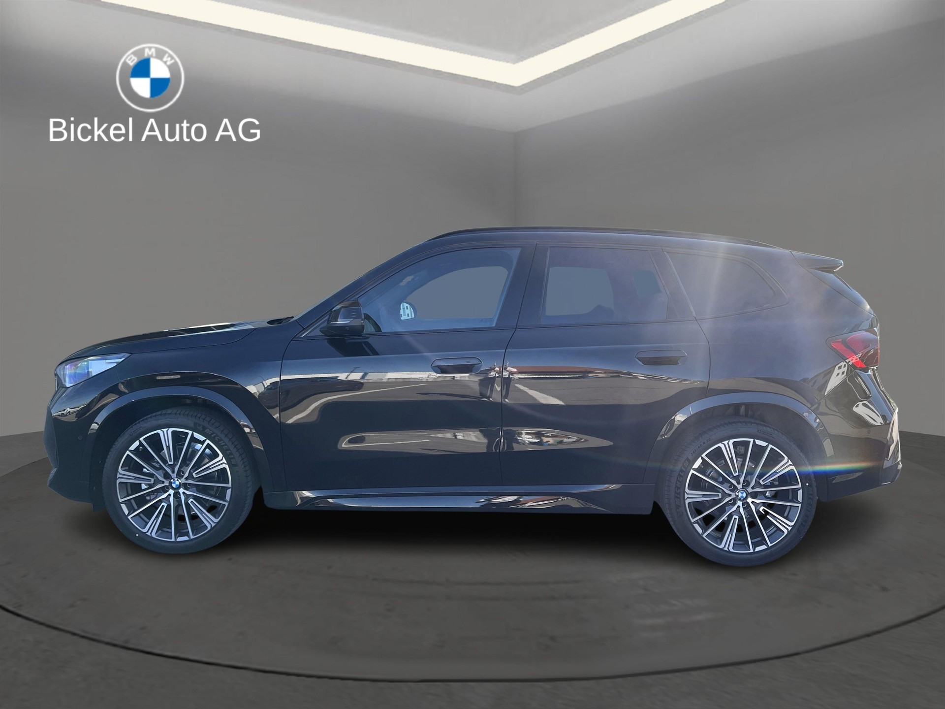 BMW X1 sDr 20i 48V M Sport-showroom-element-3
