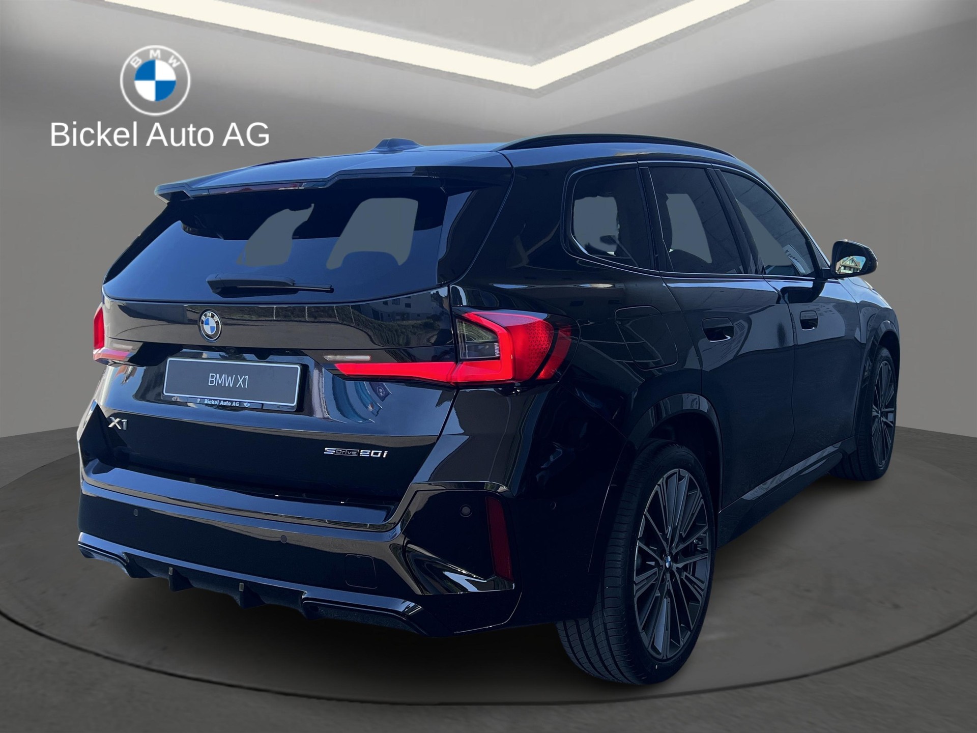 BMW X1 sDr 20i 48V M Sport-showroom-element-1