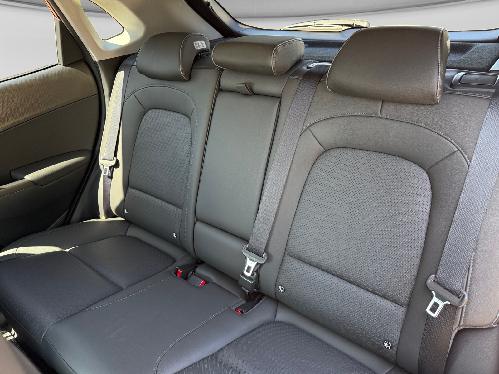 HYUNDAI Kona EV 64 kWh Vertex-image-15