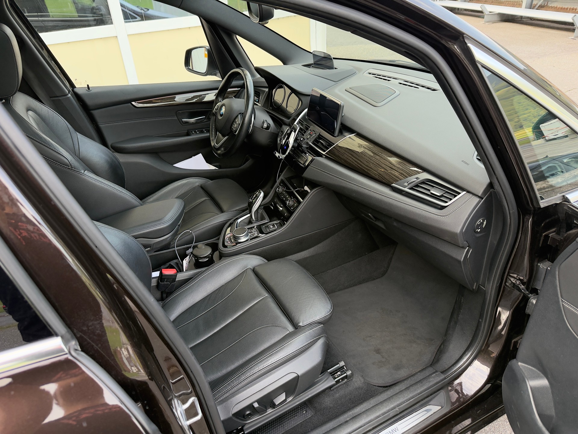 BMW 220i Gran Tourer M-Packet)-image-10