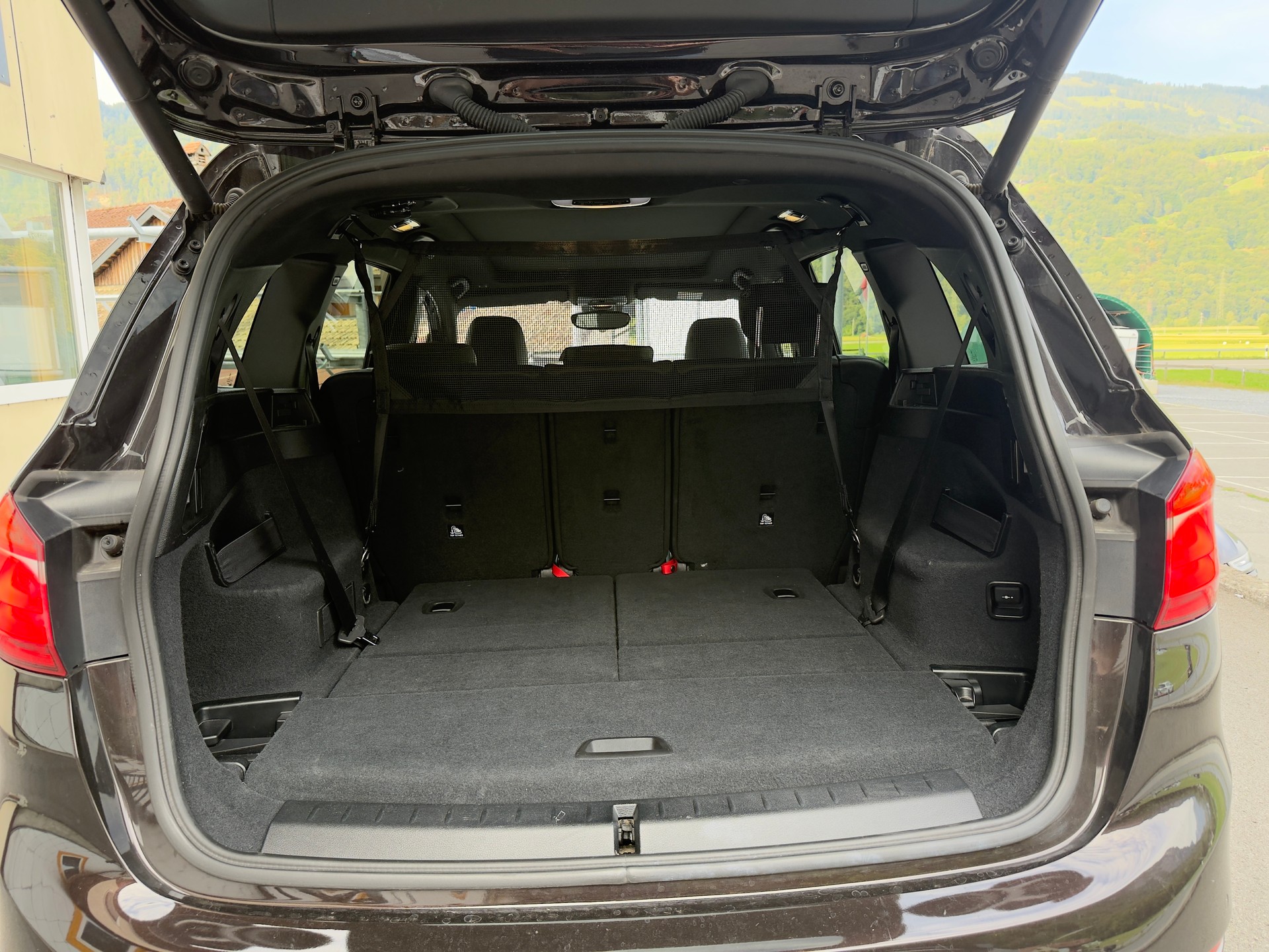 BMW 220i Gran Tourer M-Packet)-image-6