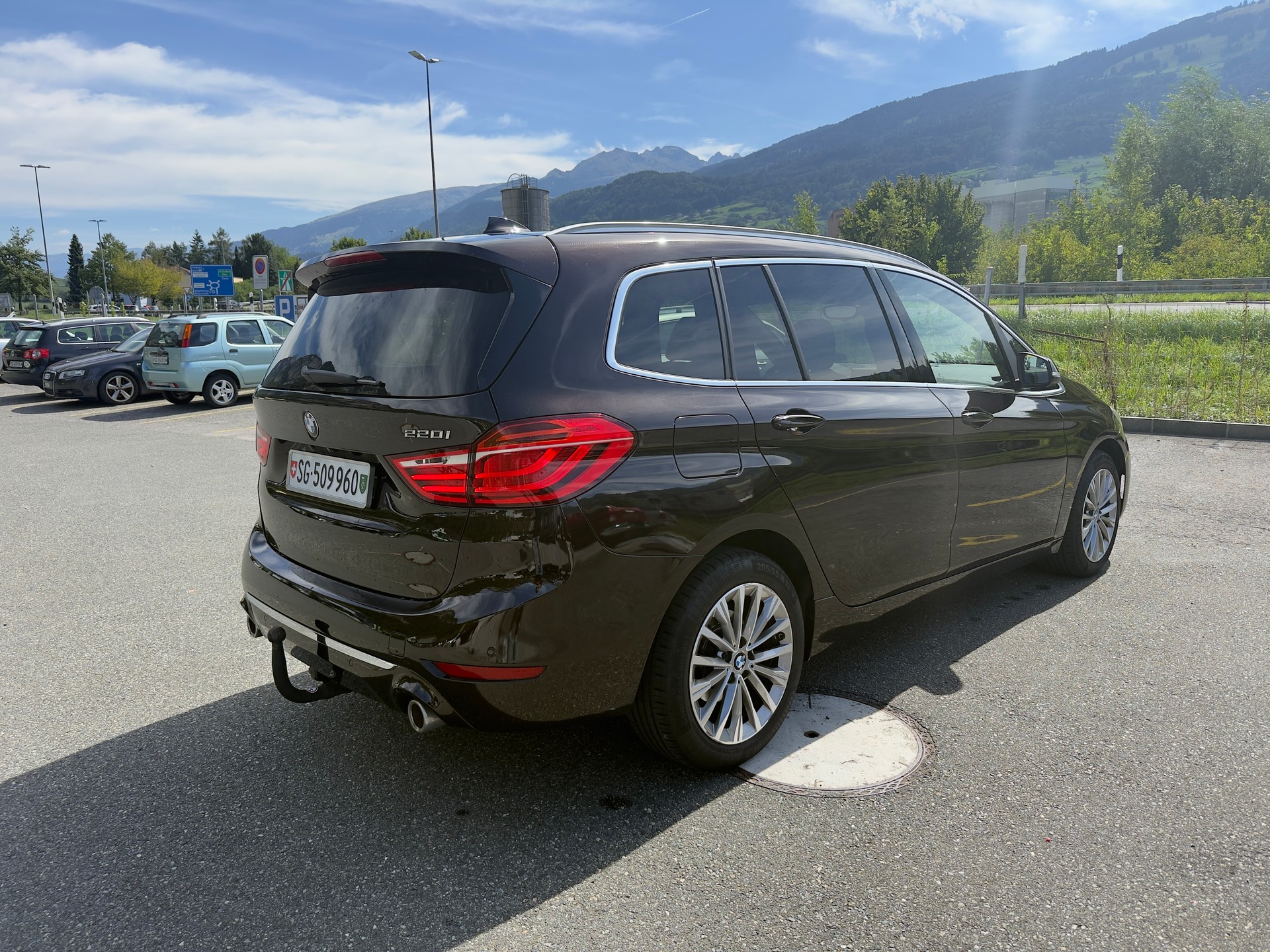 BMW 220i Gran Tourer M-Packet)-image-5