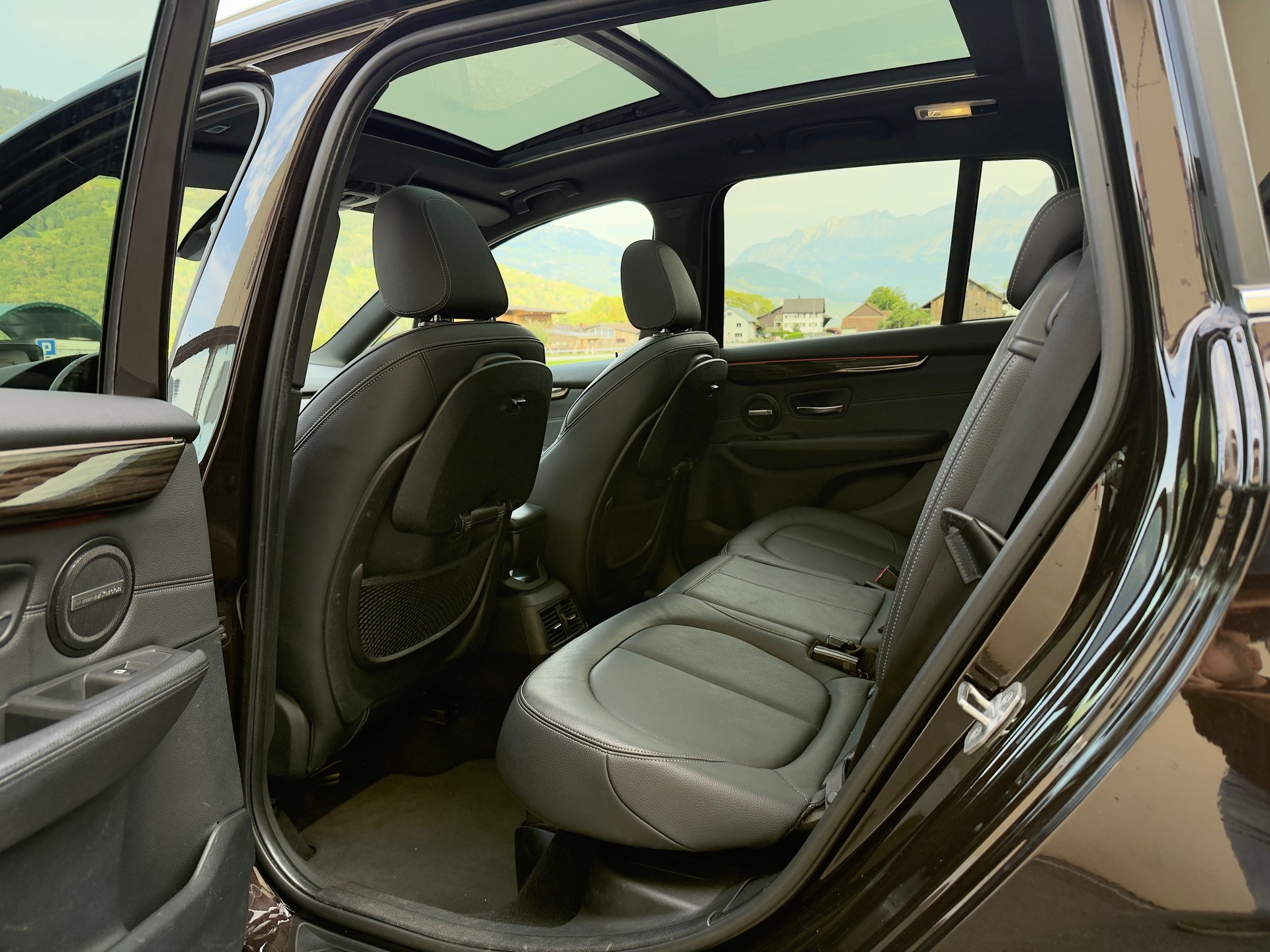 BMW 220i Gran Tourer M-Packet)-image-7