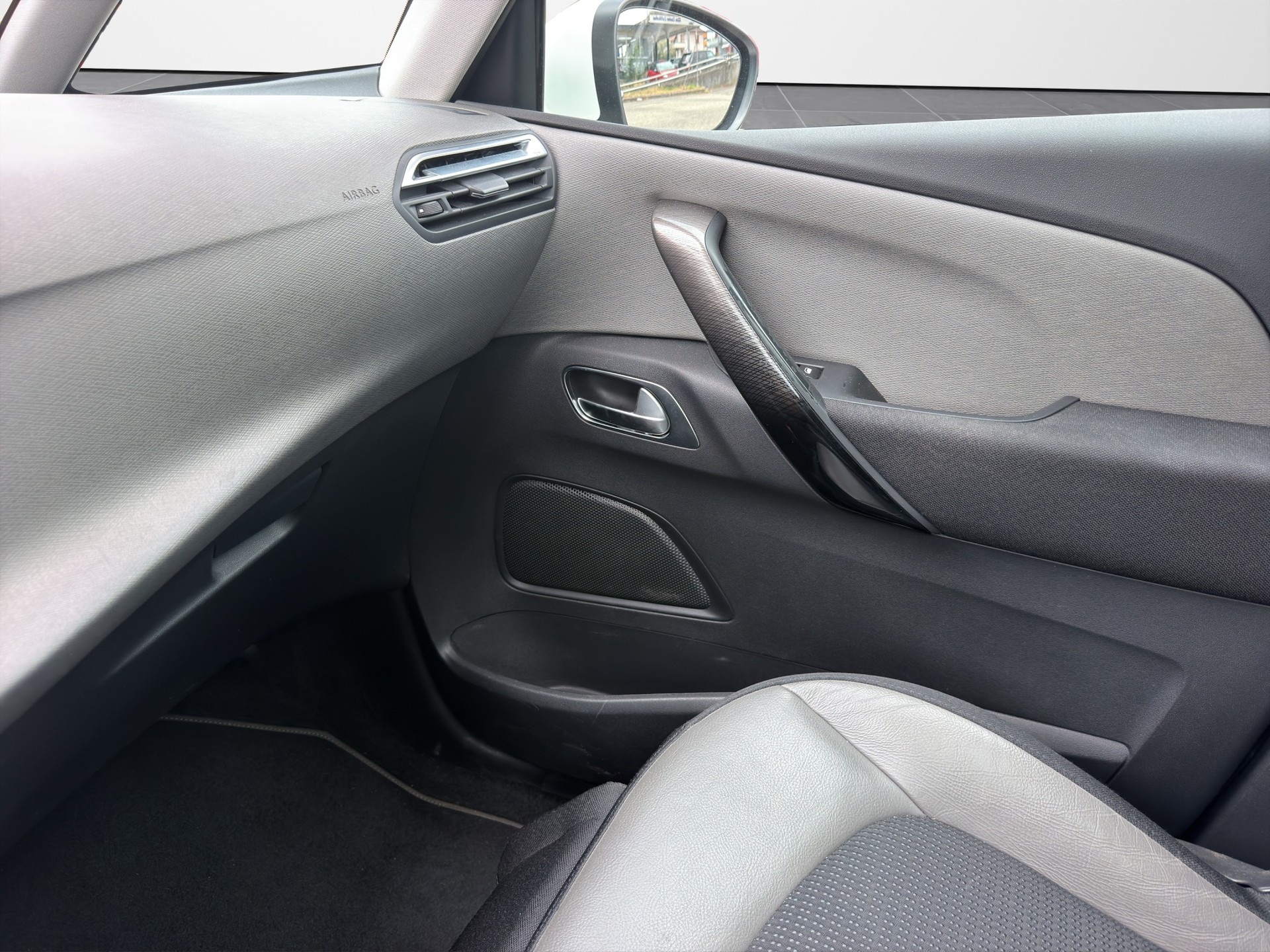 CITROEN C4 Picasso 1.6i 16V e-THP Exclusive Automatic-image-18