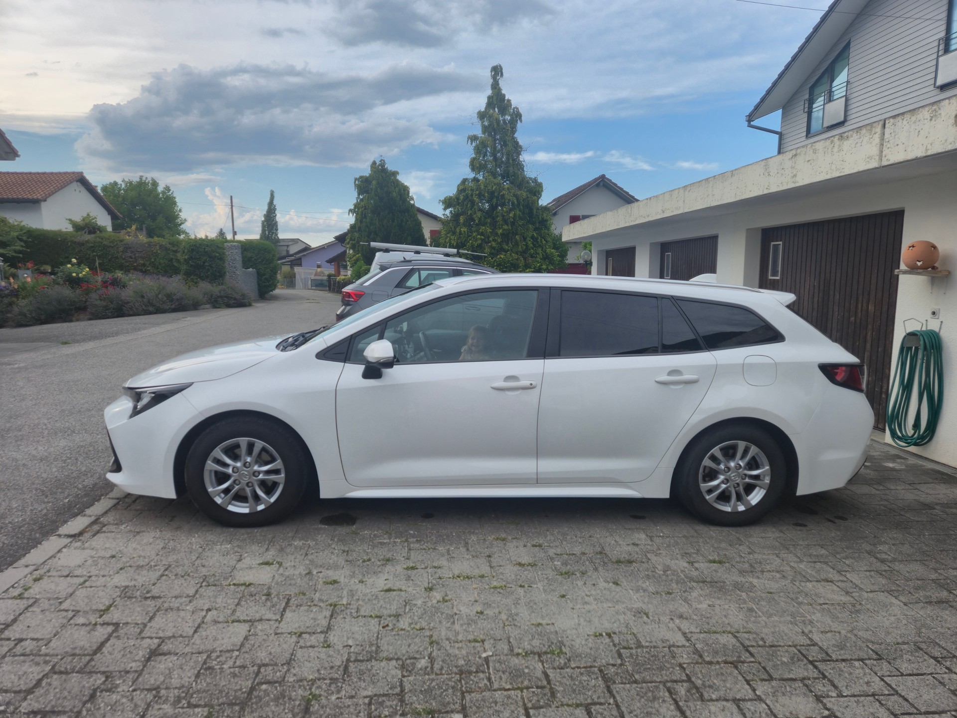 TOYOTA 1.8 HSD Comfort-image-1