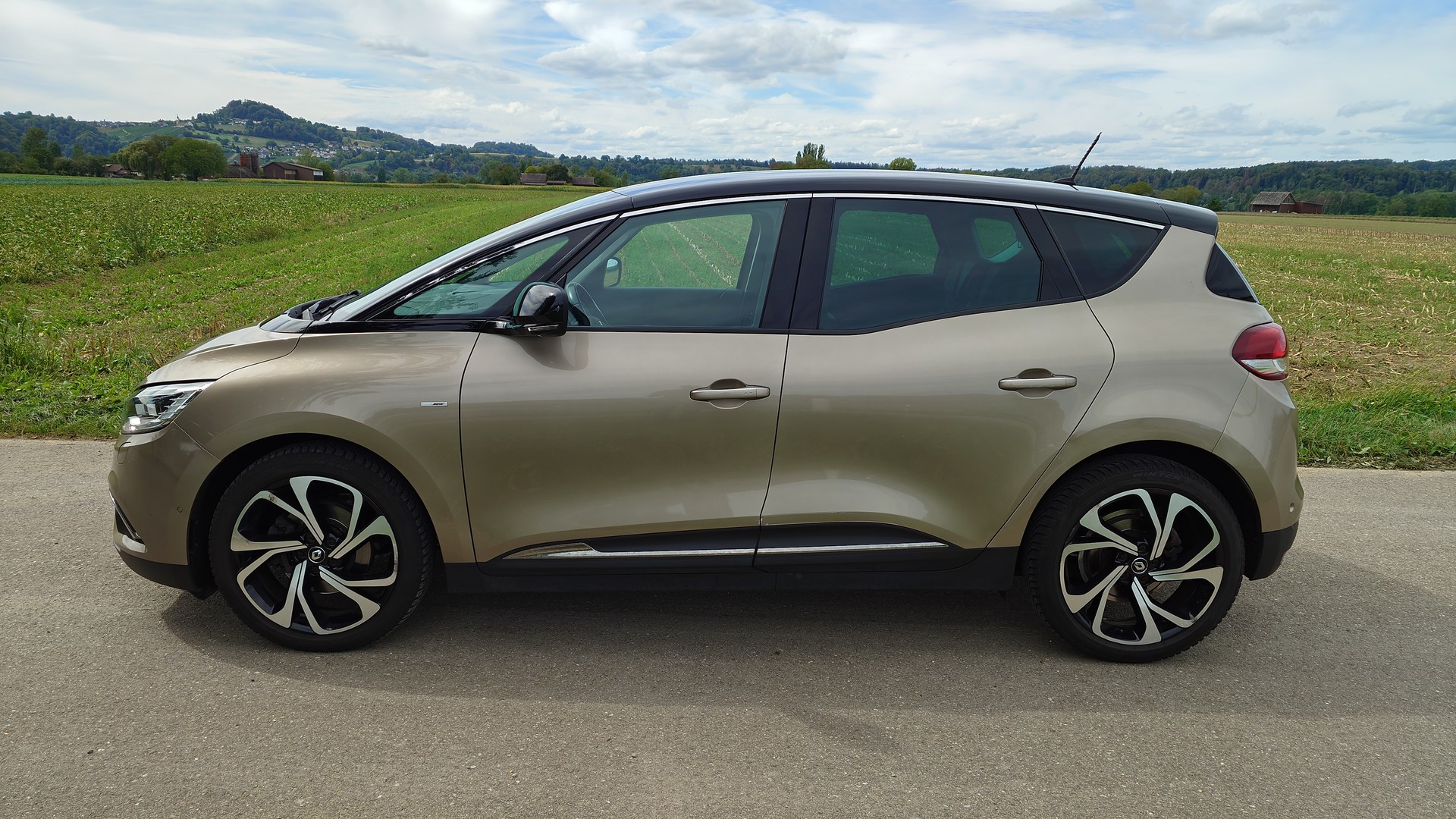 RENAULT Scénic 1.5 dCi Bose EDC-showroom-element-1