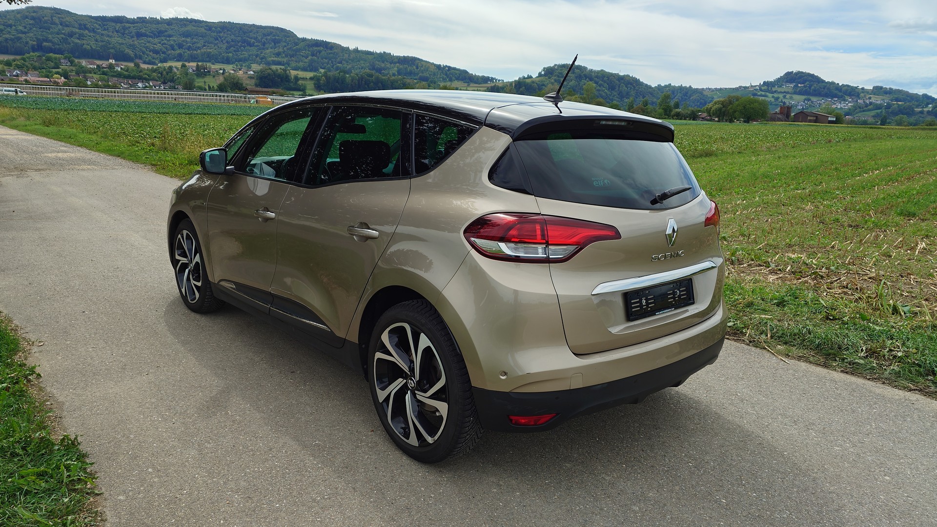 RENAULT Scénic 1.5 dCi Bose EDC-showroom-element-3