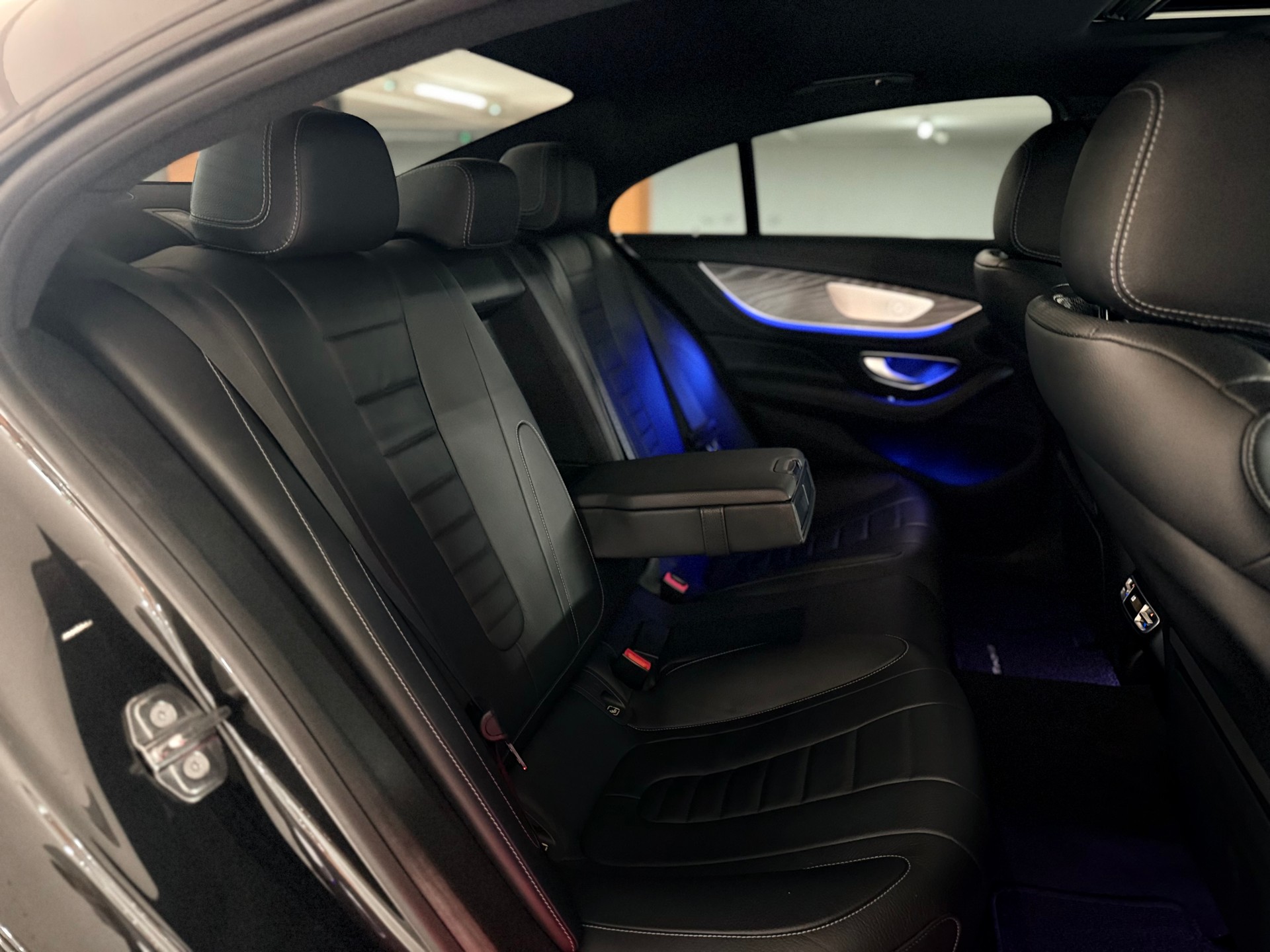 MERCEDES-BENZ CLS 350 d AMG Line 4Matic 9G-Tronic-image-18