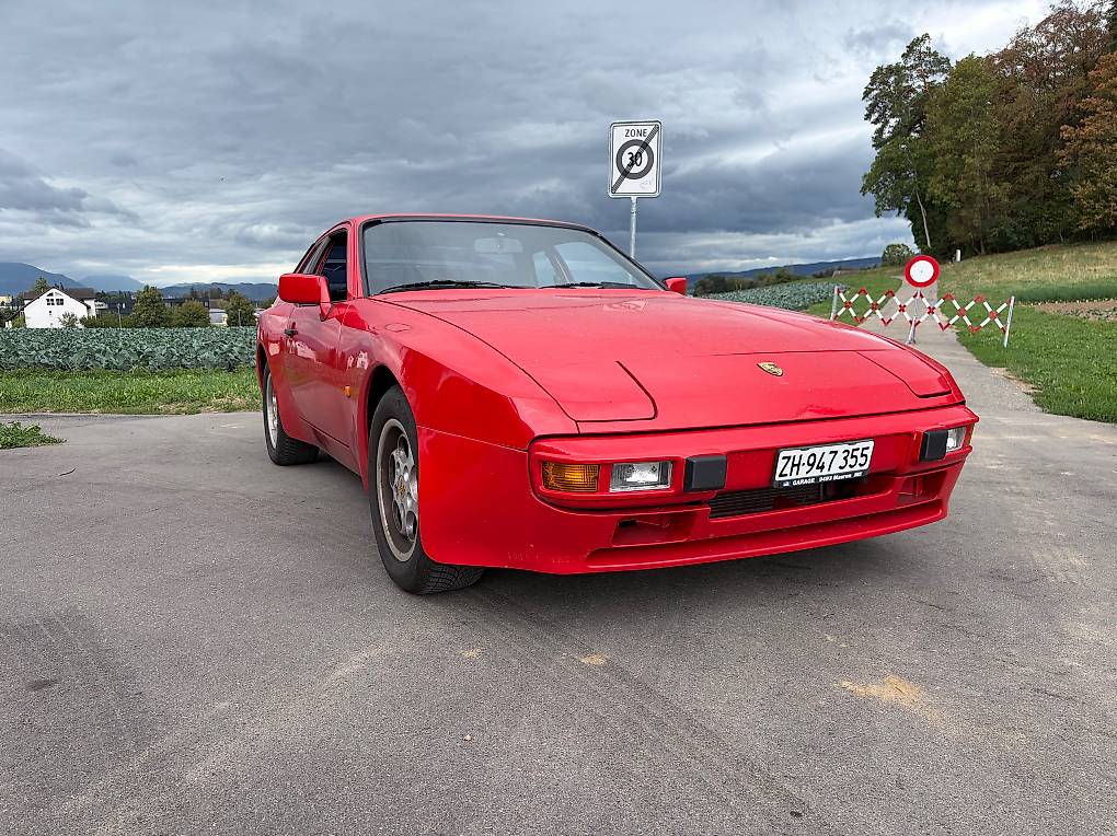 PORSCHE 944