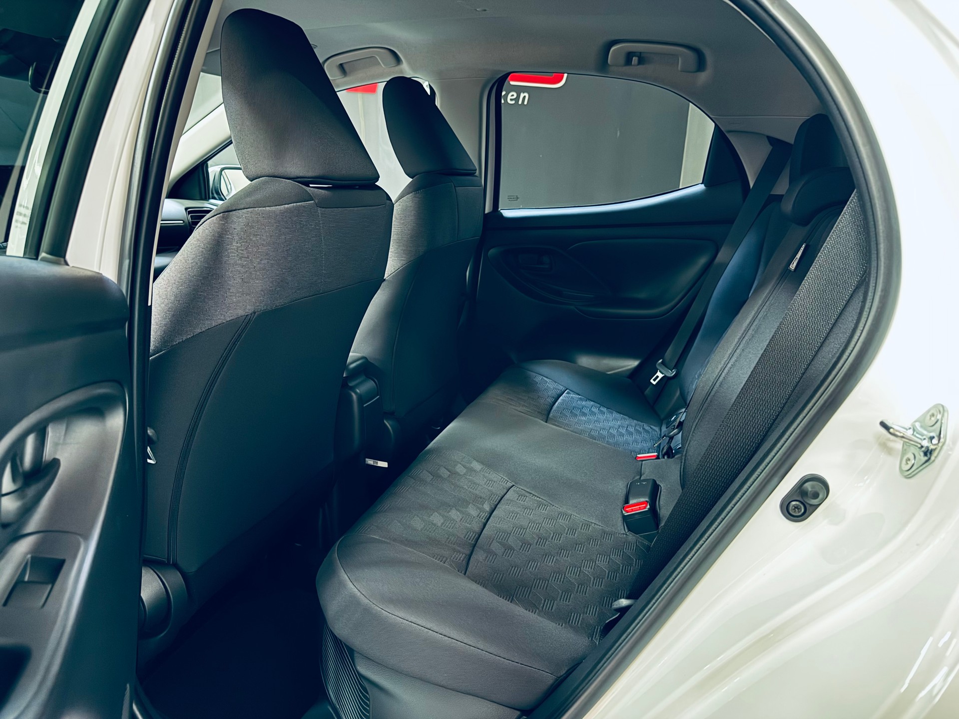 TOYOTA Yaris 1.5 Trend e-CVT-image-12