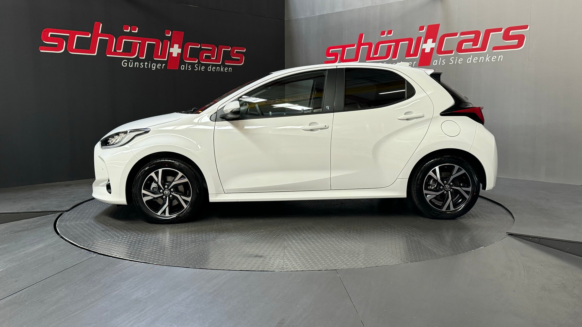 TOYOTA Yaris 1.5 Trend e-CVT-showroom-element-3