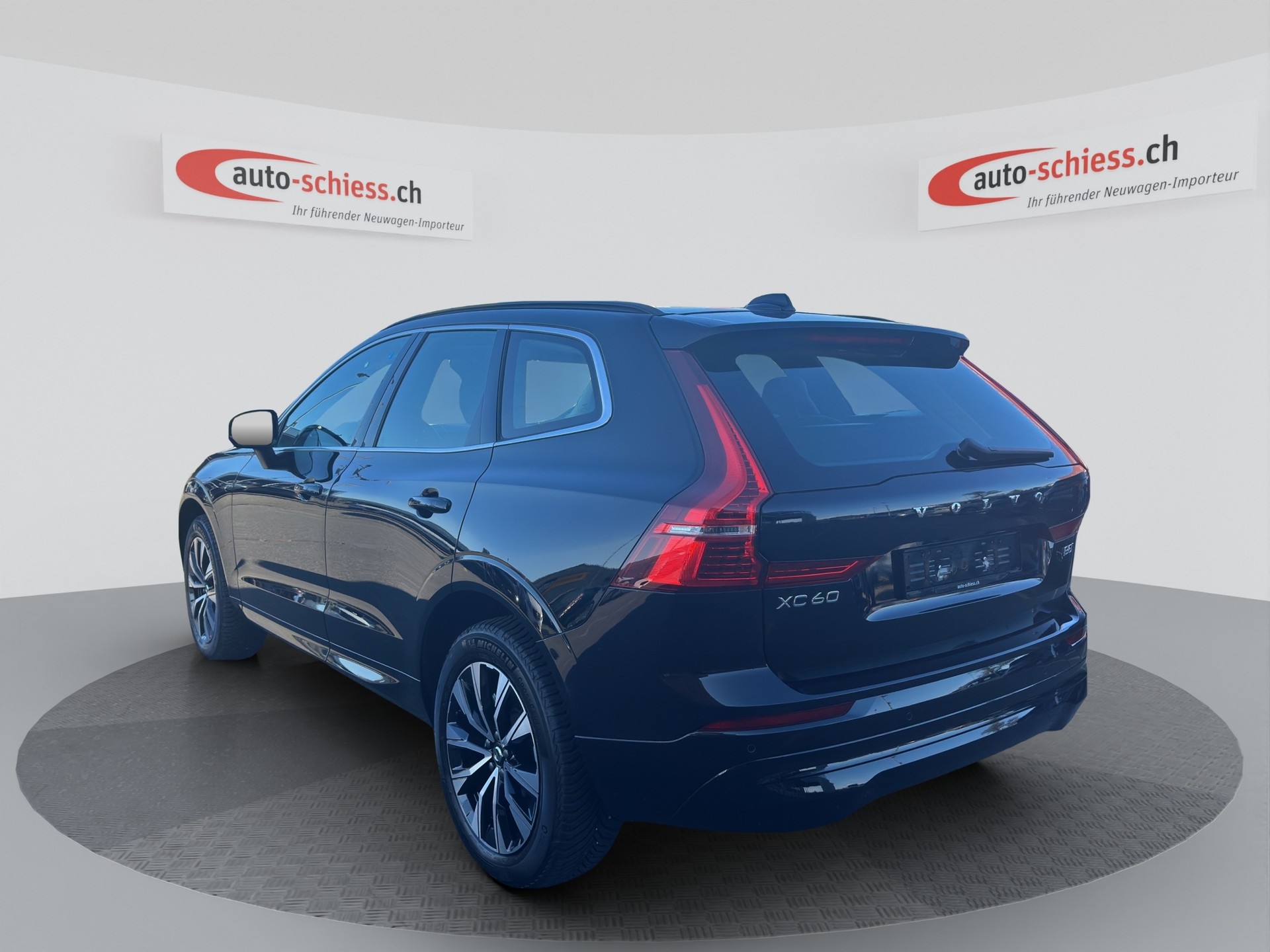 VOLVO XC60 B5 Benzin Mild Hybrid AWD Core Geartronic-showroom-element-1