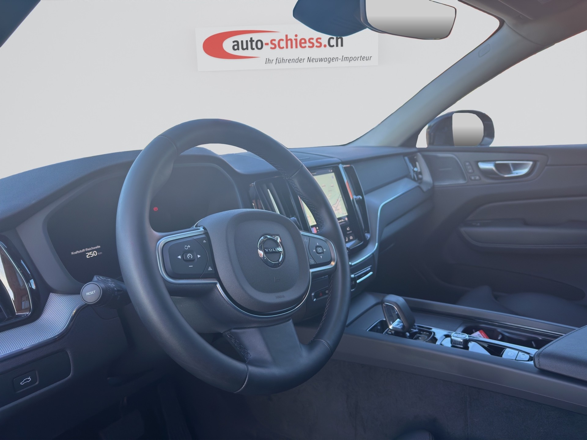 VOLVO XC60 B5 Benzin Mild Hybrid AWD Core Geartronic-image-6