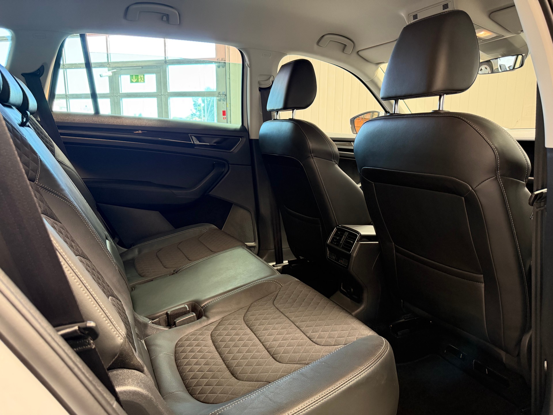 SKODA Kodiaq 2.0 TDI SCR Style 7Plätzer 4x4 DSG frisch ab Service & MfK-image-13