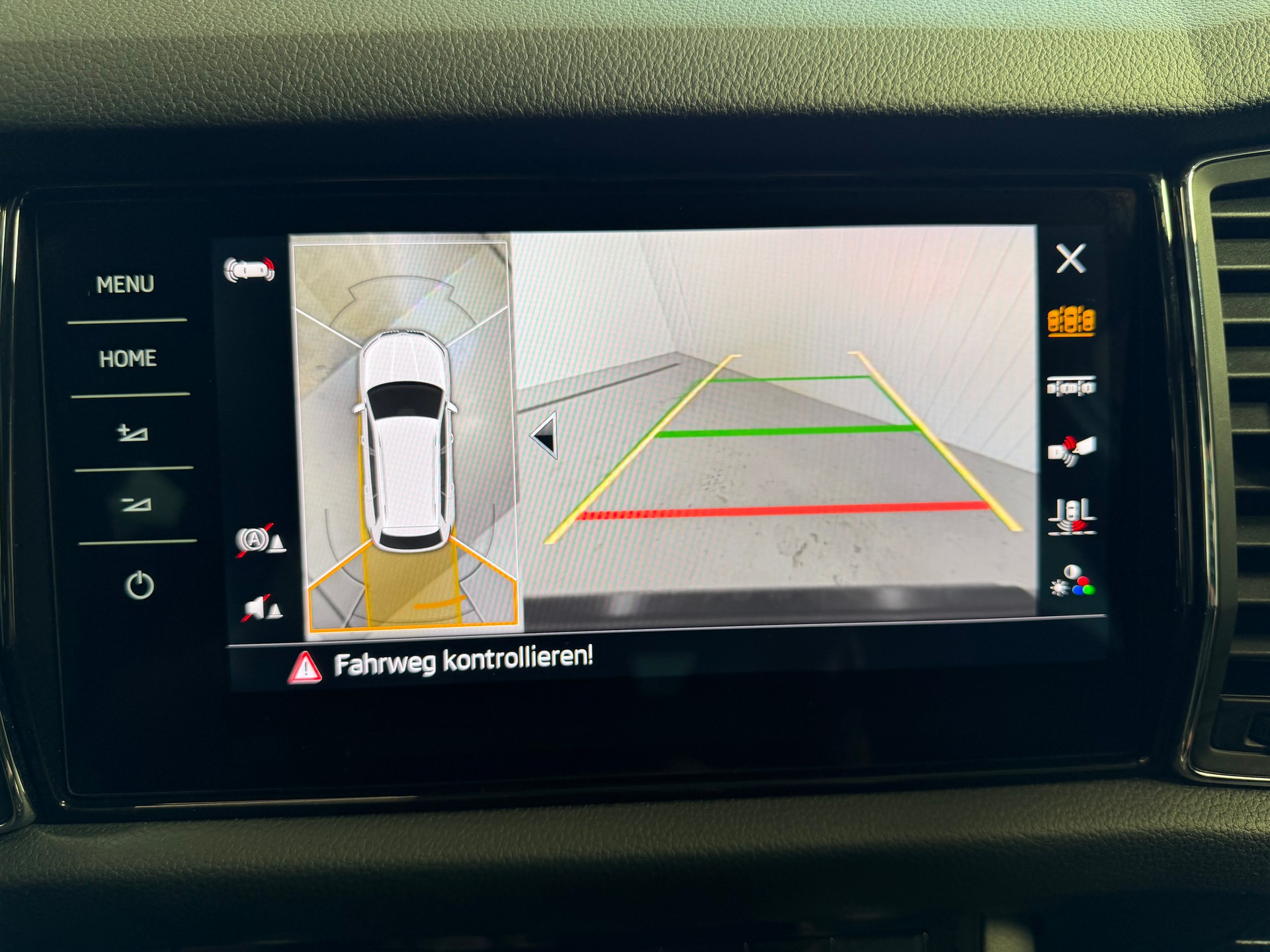 SKODA Kodiaq 2.0 TDI SCR Style 7Plätzer 4x4 DSG frisch ab Service & MfK-image-16