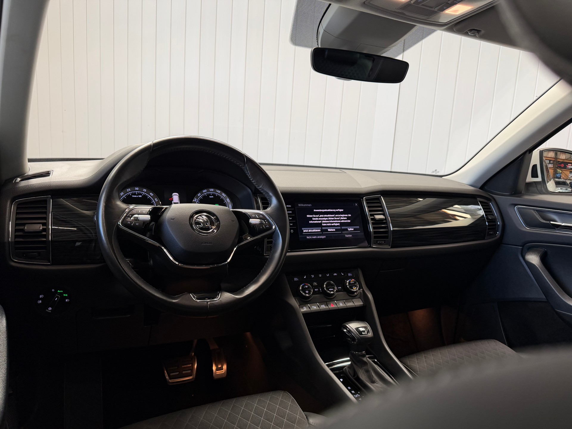 SKODA Kodiaq 2.0 TDI SCR Style 7Plätzer 4x4 DSG frisch ab Service & MfK-image-10