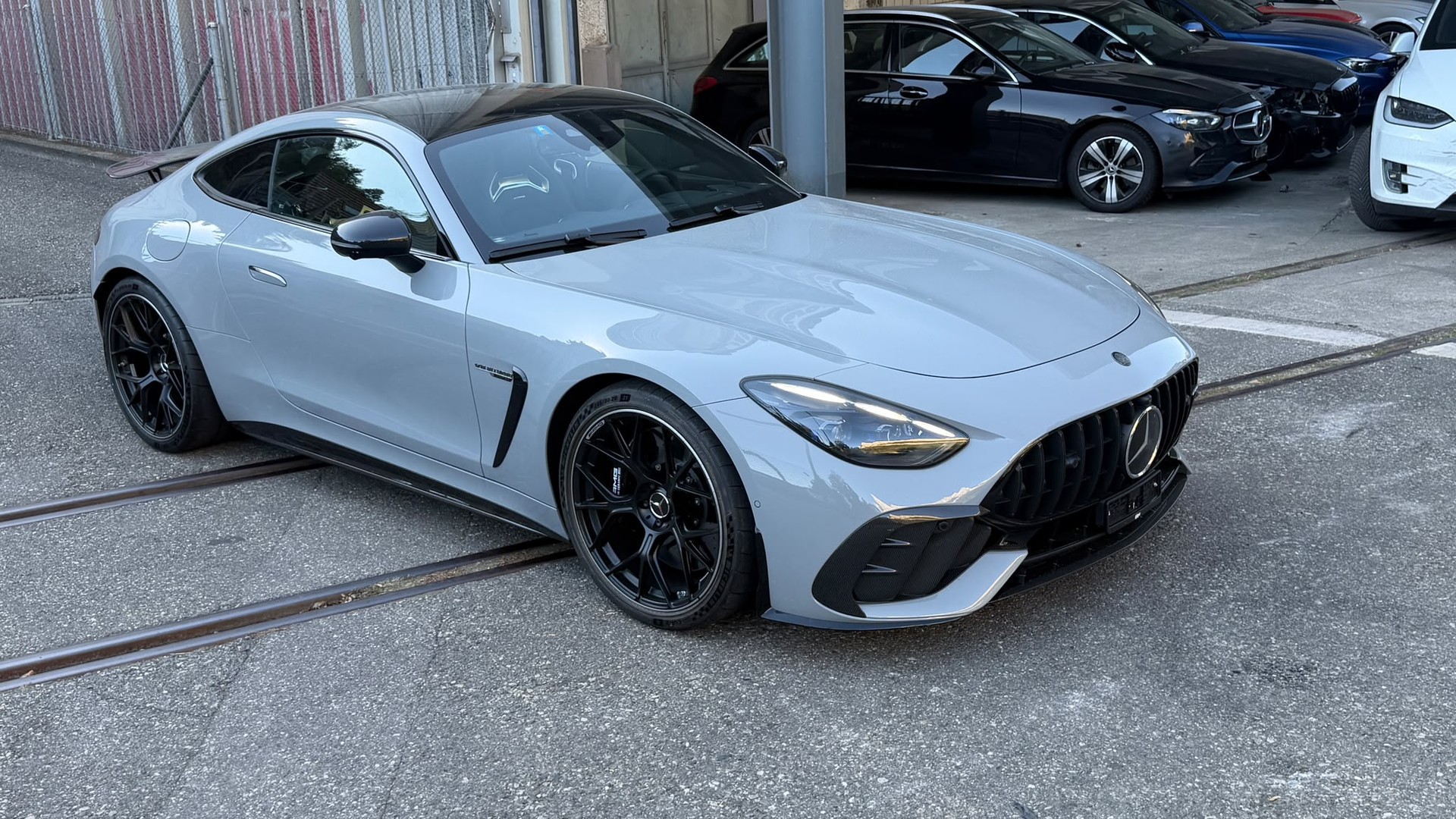 MERCEDES-BENZ AMG GT 63 PRO 4Matic+ Executive Edition-showroom-element-1