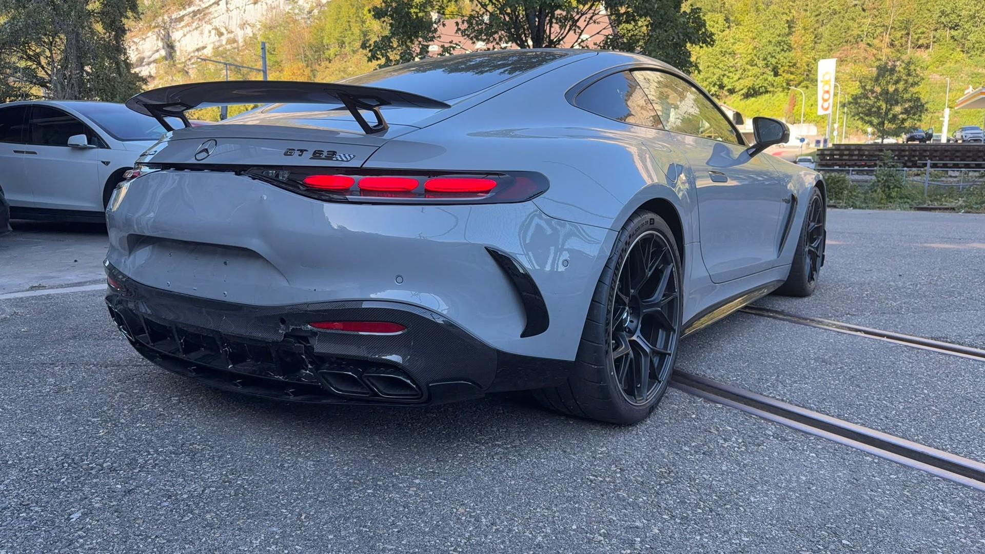 MERCEDES-BENZ AMG GT 63 PRO 4Matic+ Executive Edition-showroom-element-2