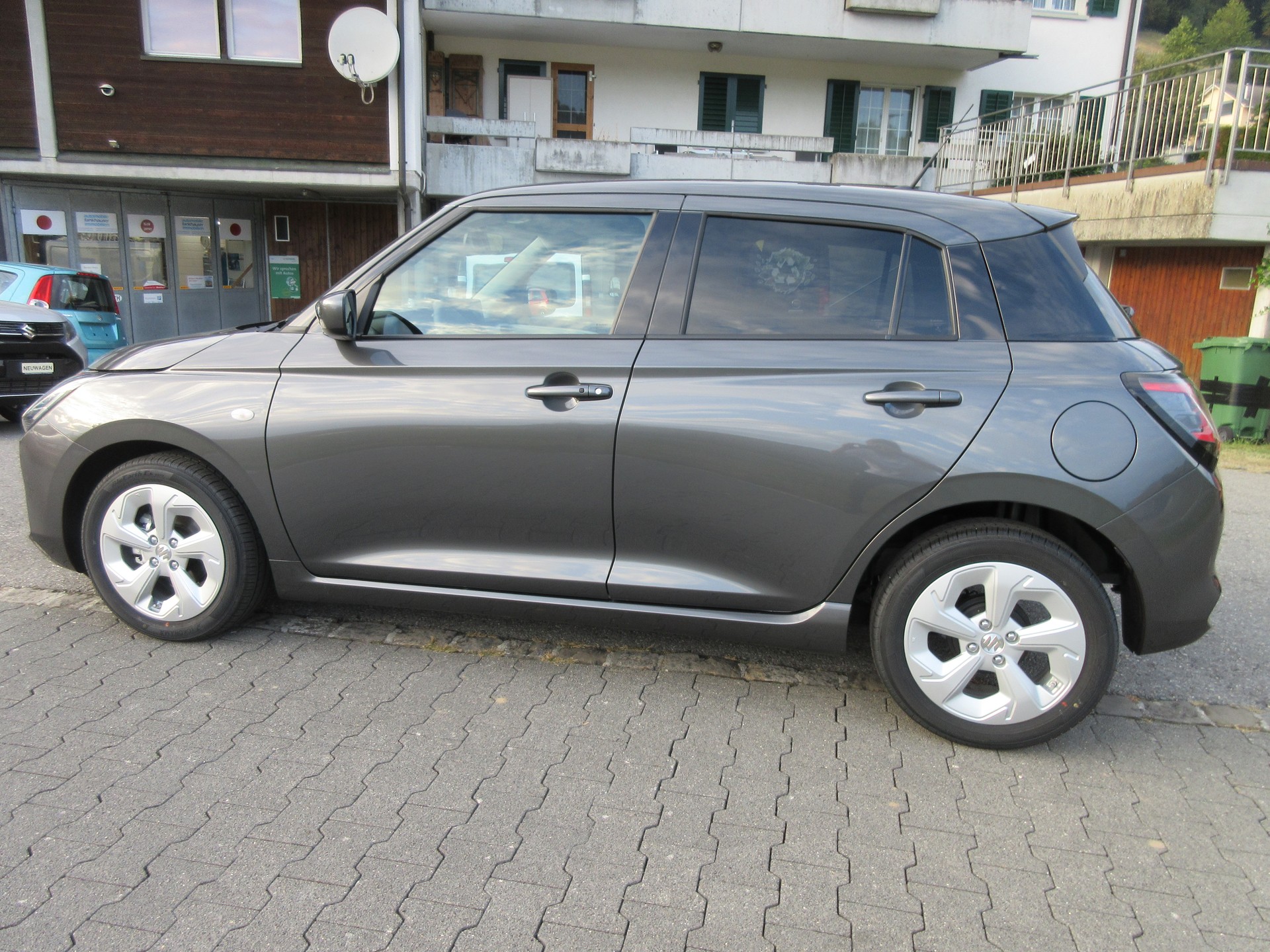 SUZUKI Swift 1.2 Compact + Hybrid CVT NEW MODEL-image-1