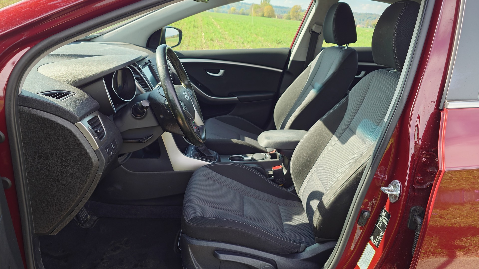 HYUNDAI i30 1.6 GDI Amplia-image-11