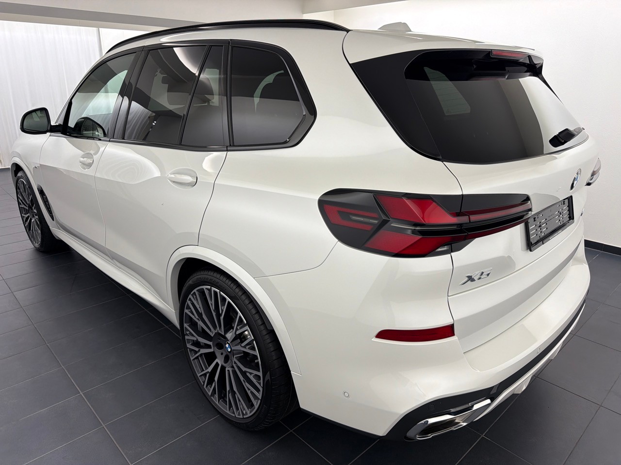 BMW X5 xDr 48V 30d M Sport-showroom-element-1