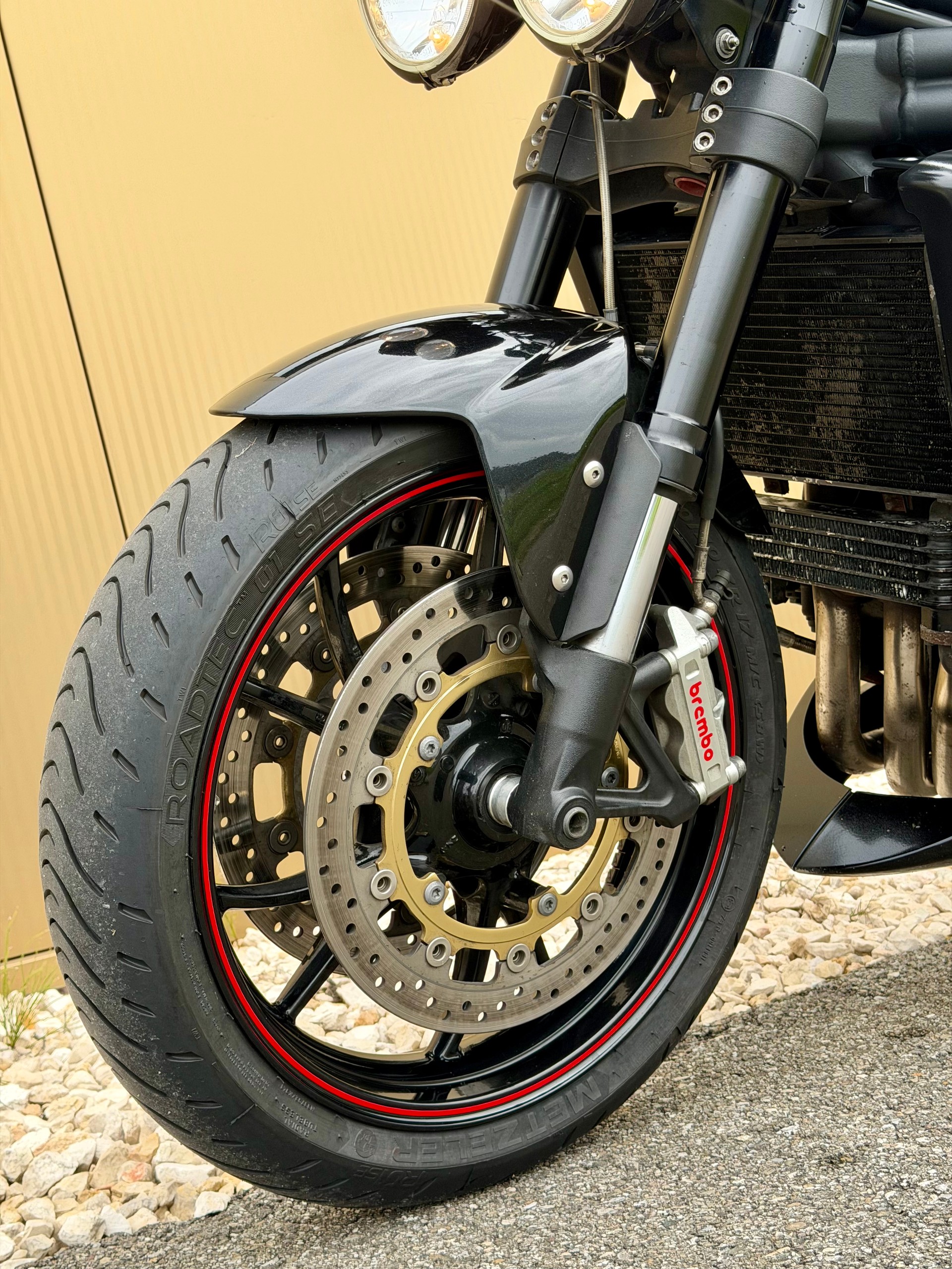 TRIUMPH Speed Triple 1050-image-8
