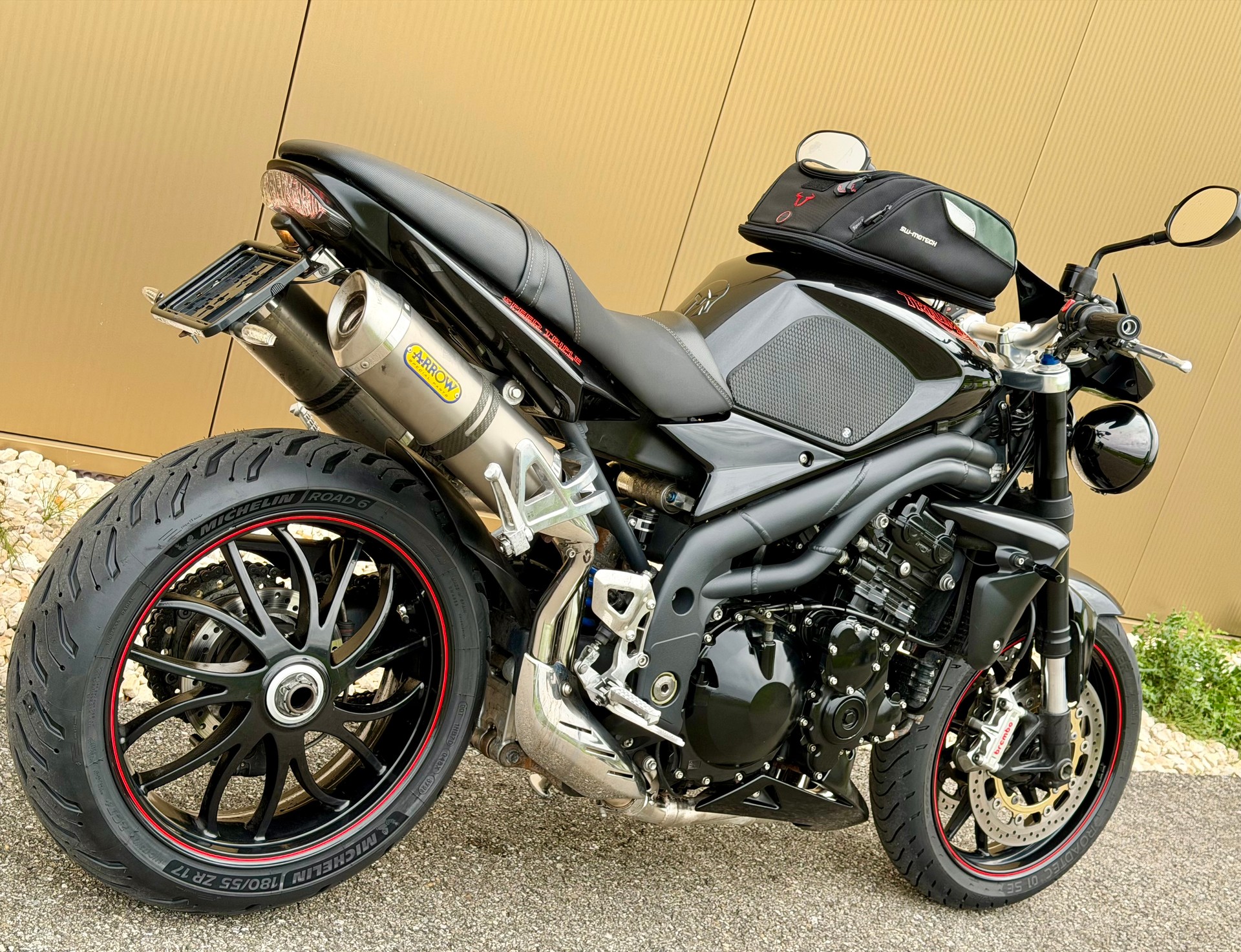 TRIUMPH Speed Triple 1050-image-4