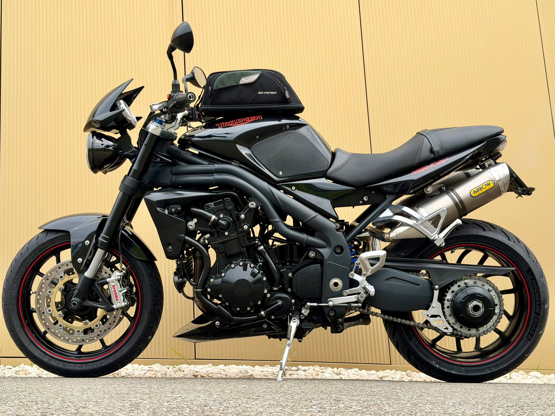 TRIUMPH Speed Triple 1050-image-10