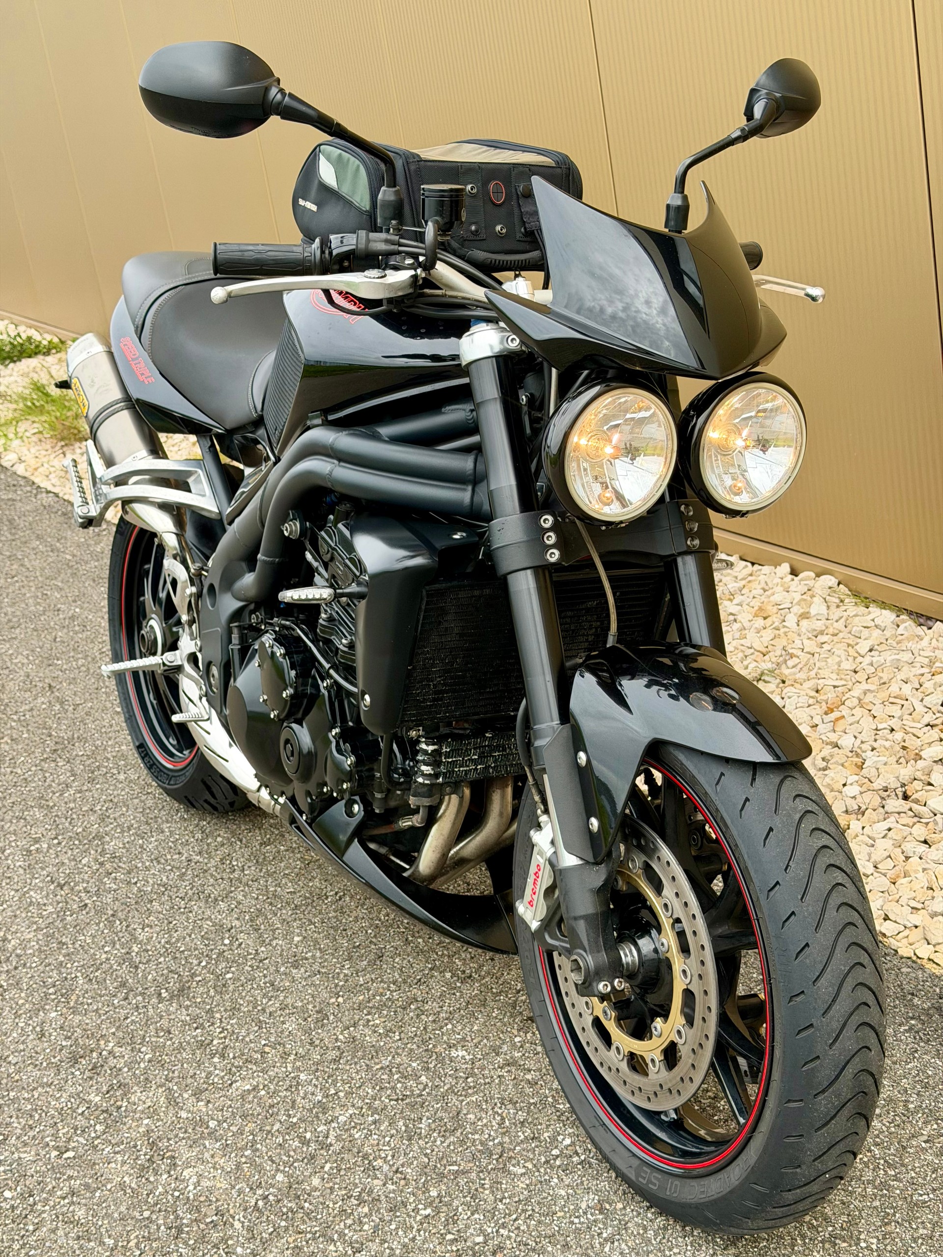 TRIUMPH Speed Triple 1050-image-2