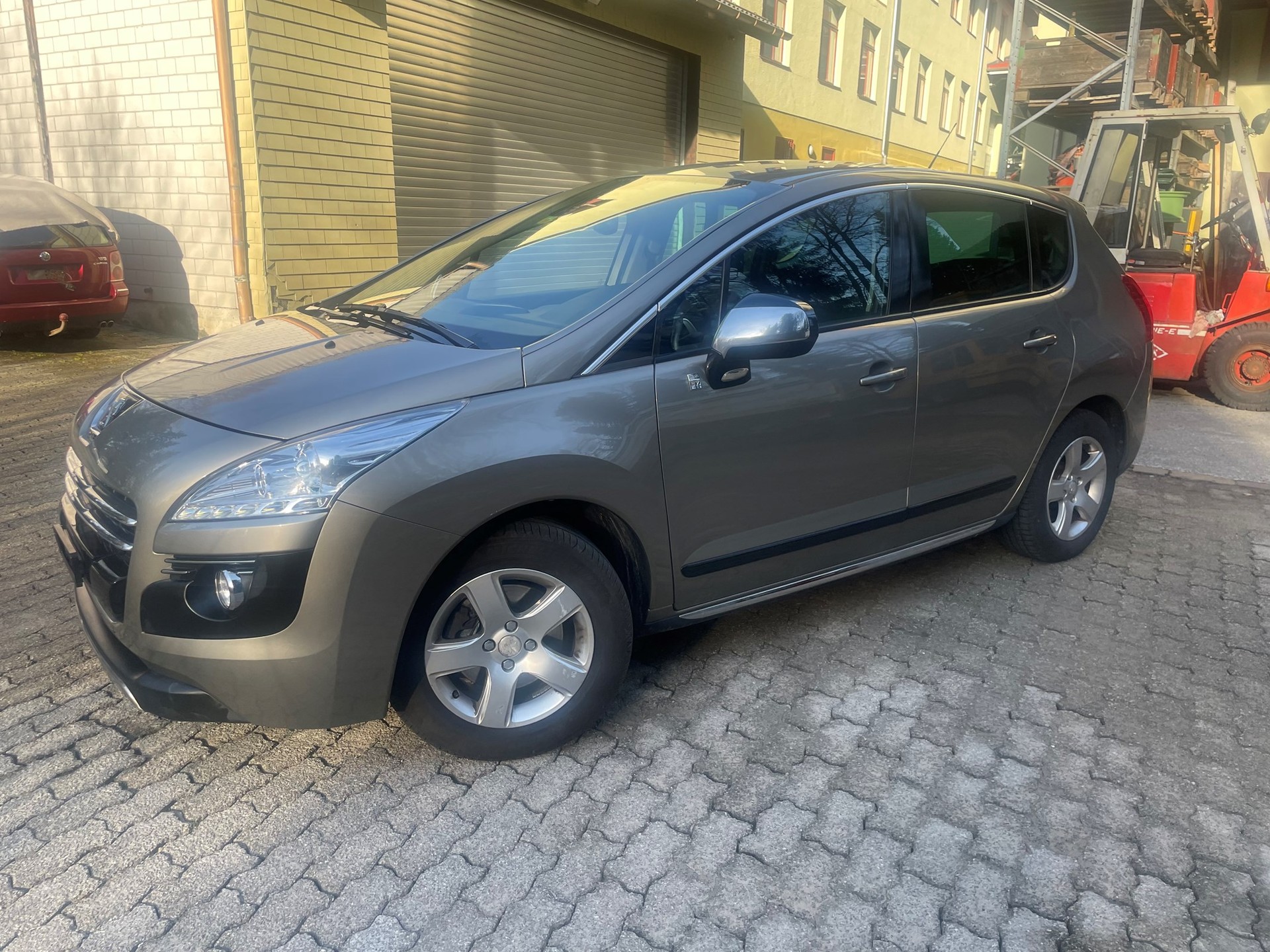 PEUGEOT 3008 HYbrid4 2.0 HDI EGS6-image-1