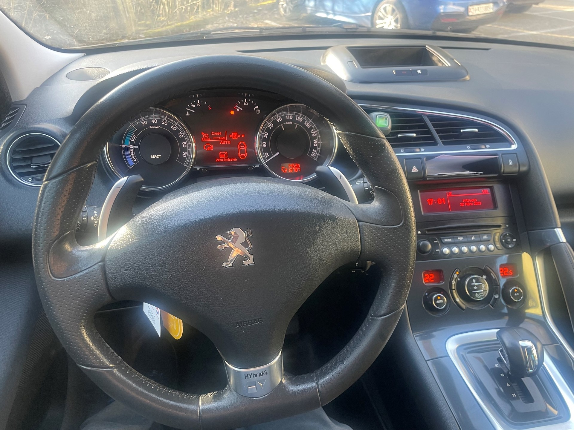 PEUGEOT 3008 HYbrid4 2.0 HDI EGS6-image-5