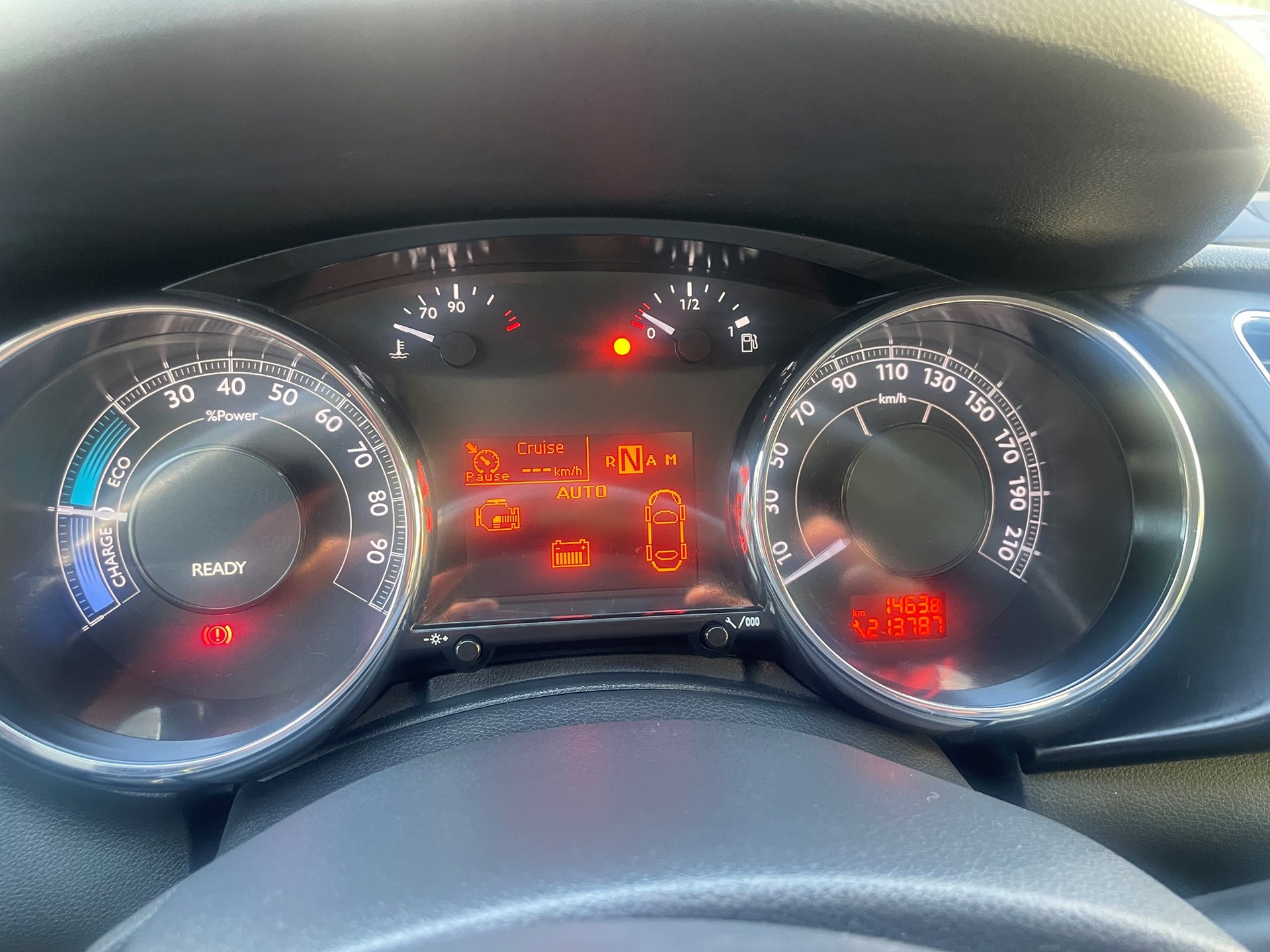 PEUGEOT 3008 HYbrid4 2.0 HDI EGS6-image-7