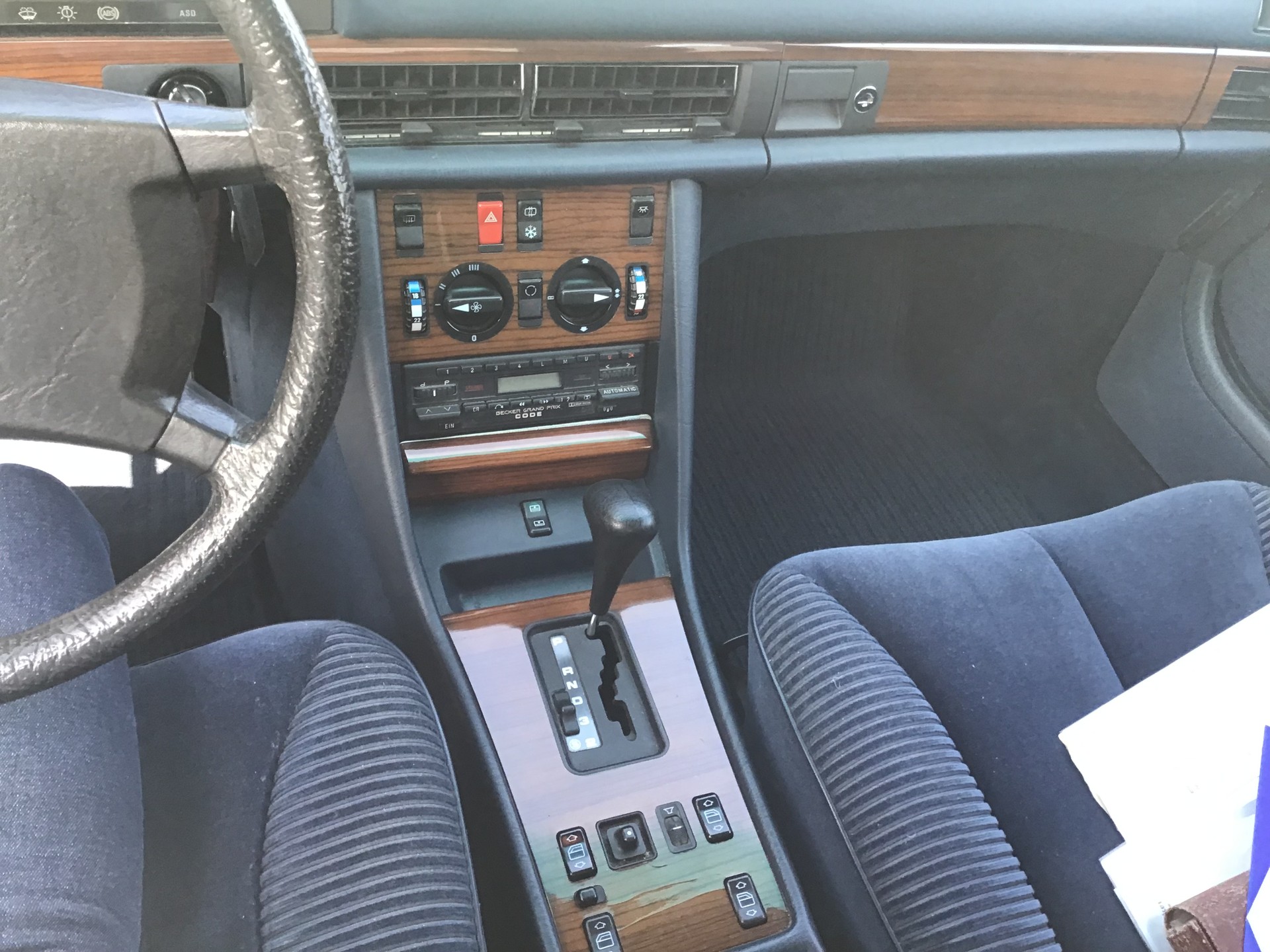 MERCEDES-BENZ 300 SE-image-10