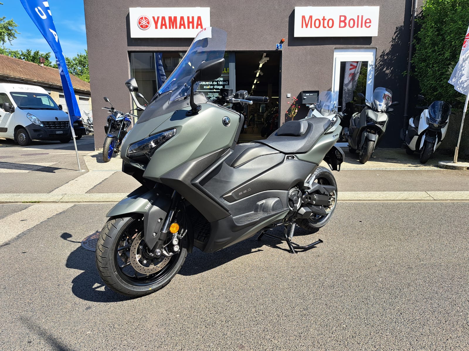 YAMAHA T-MAX XP 560-image-2