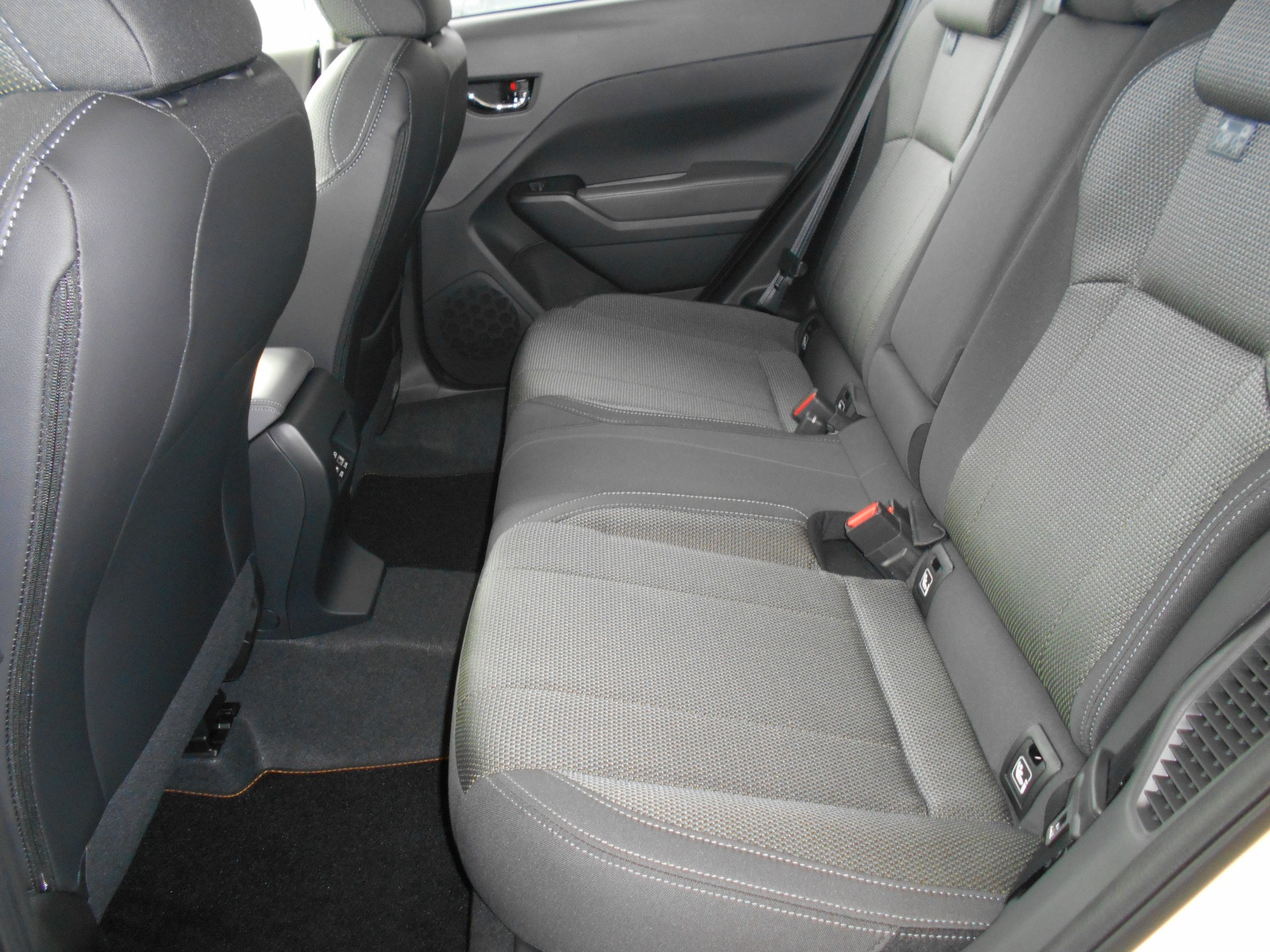 SUBARU Crosstrek 2.0 e-Boxer Passion 4X4 Lineartronic-image-9